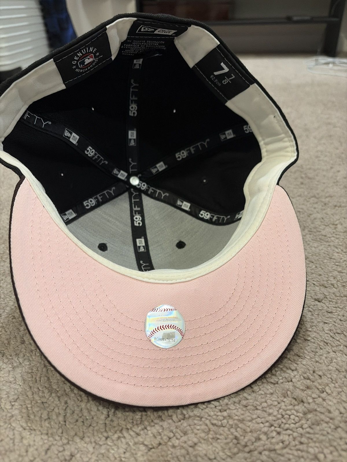 New Era Lightly Worn, New Era MLB Boston RedSox Hat Size 7 7/8 Size ONE SIZE - 3 Thumbnail