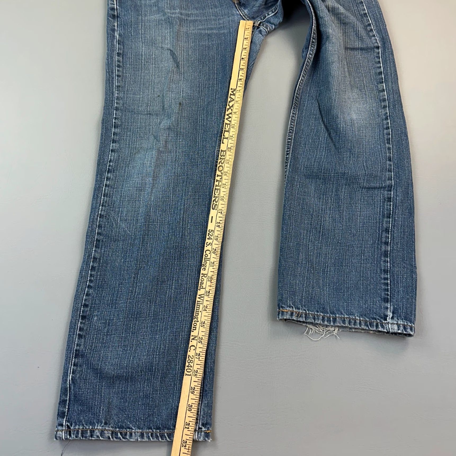 Levi's VINTAGE Levi's 559 Jeans Mens 34x32 Blue Denim Relaxed Straight Grunge Y2K Jeans Mens Size US 34 / EU 50 - 3 Thumbnail