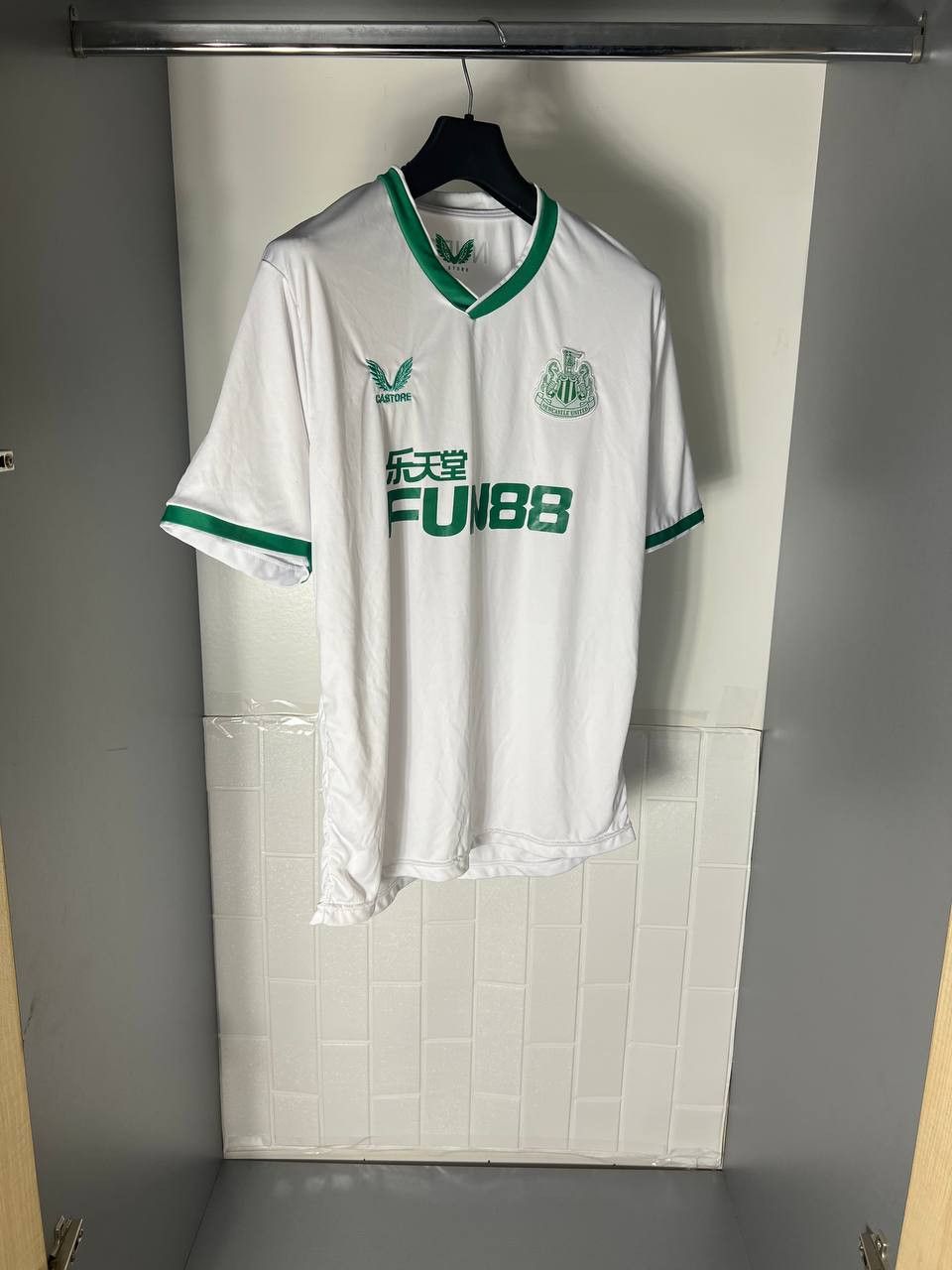 Vintage CASTORE FC NEW CASTLE UNITED ENGLAND SOCCER JERSEY Y2K Size US M / EU 48-50 / 2 - 2 Thumbnail