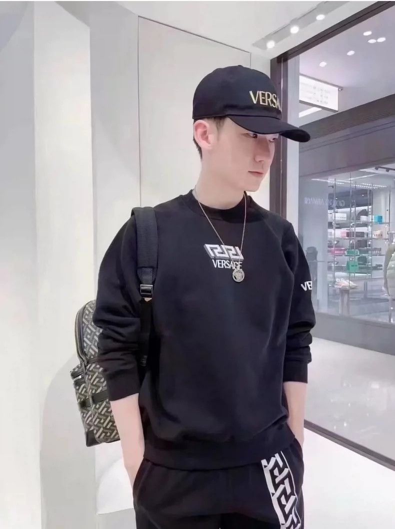 Other Versace Men's casual crew neck sweatshirt with long sleeve Size US S / EU 44-46 / 1 - 3 Thumbnail