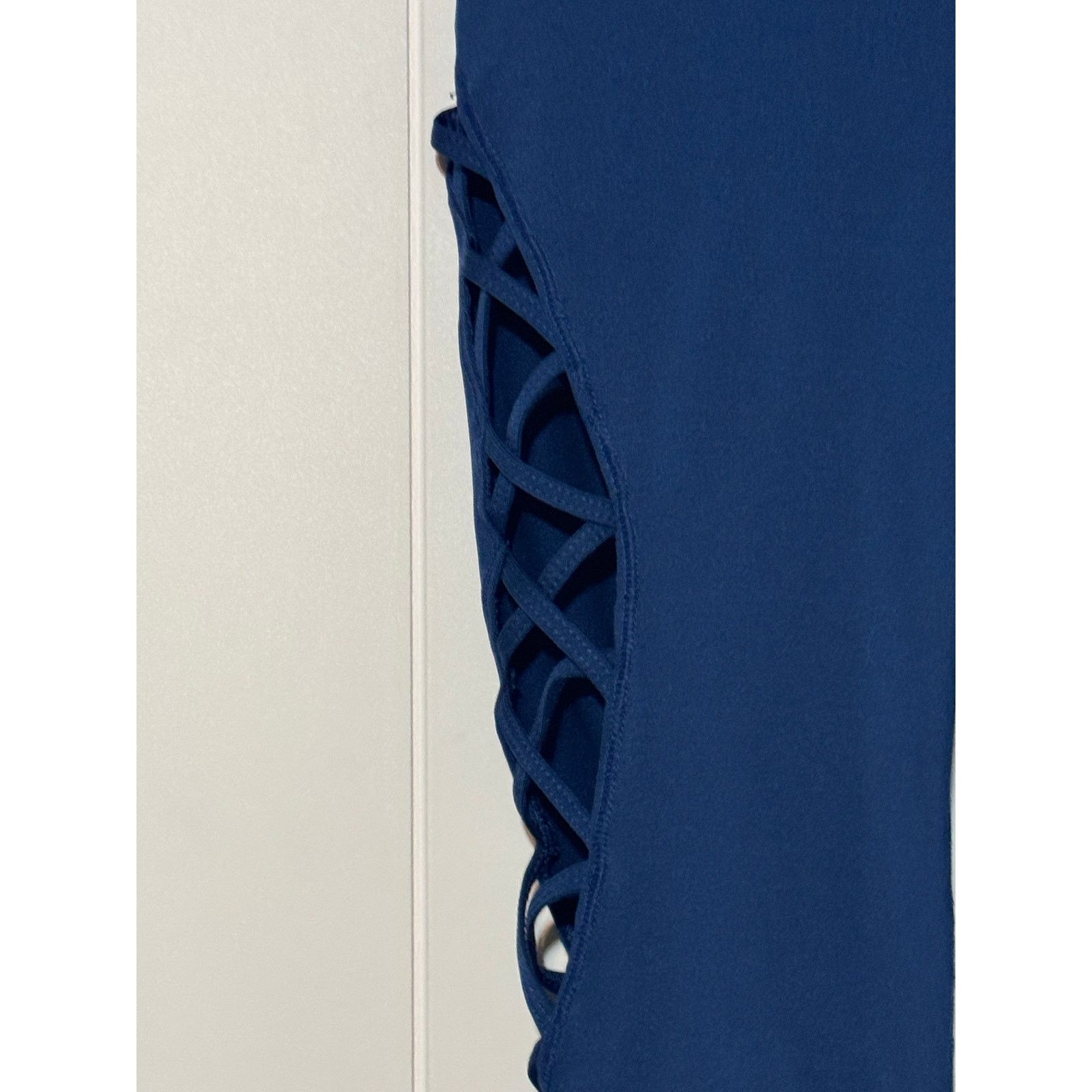 Avia Avia Leggings Criss Cross Cutout Capris Blue Size Small Size 25" / US 0 / IT 36 - 4 Thumbnail