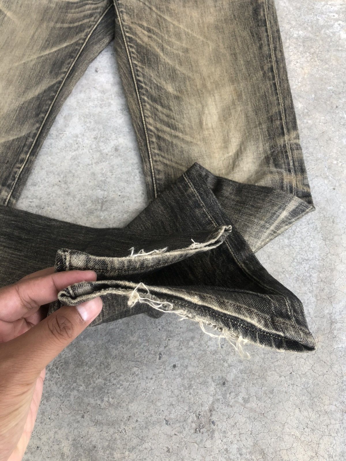 Levi's Y2k Levi’s 505 Mud Wash Distressed Jean Size US 30 / EU 46 - 13 Thumbnail