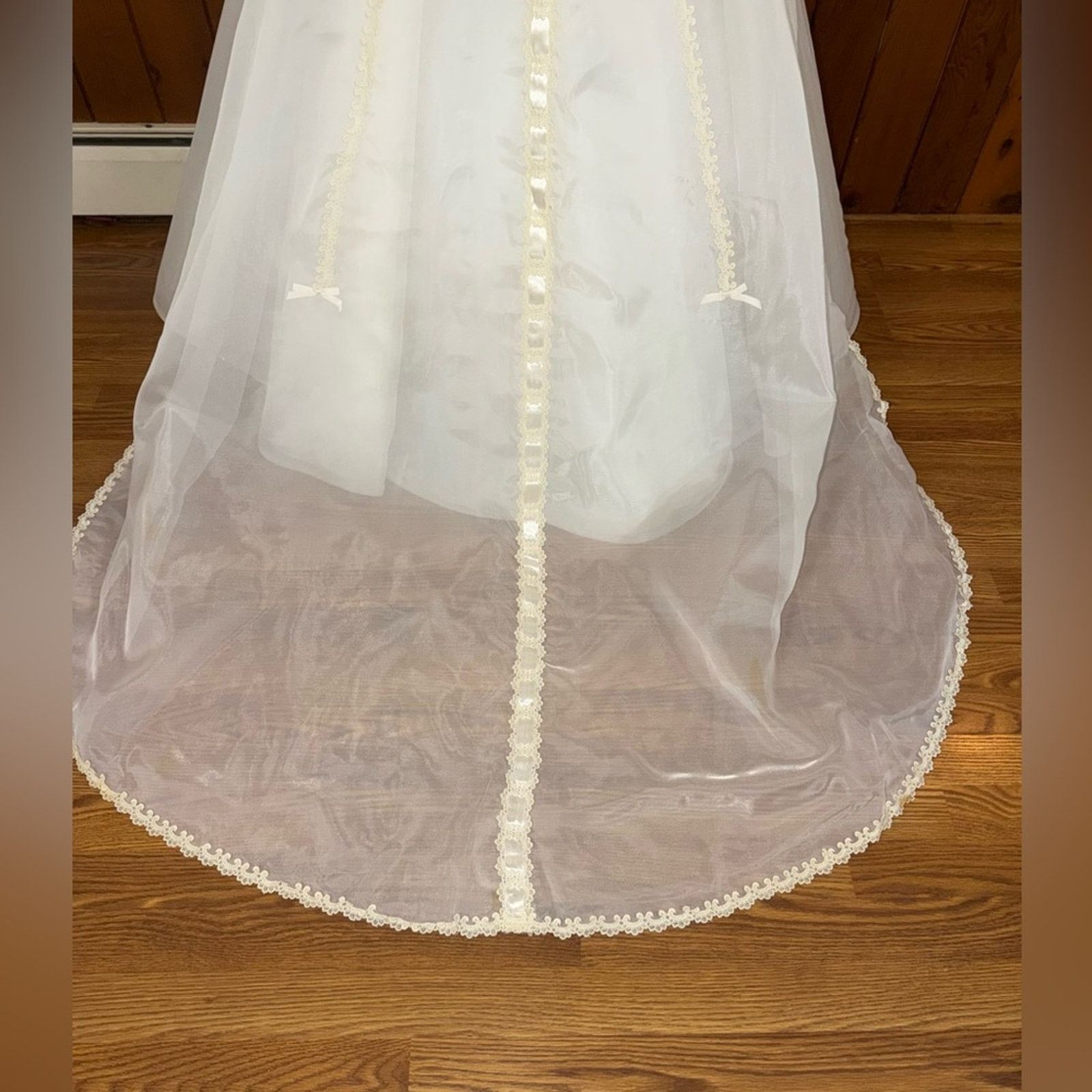 Vintage Gorgeous Vintage 1970s/80s Union Made Wedding Gown & Veil Size L / US 10 / IT 46 - 12 Thumbnail