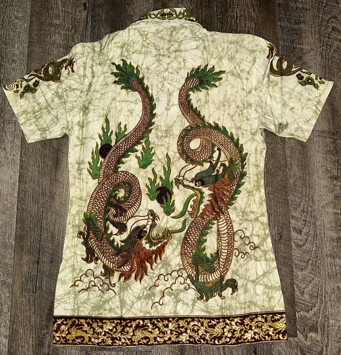Other Vintage Batik Keris Twin Dragon Hawaiian Button Shirt size M Size US M / EU 48-50 / 2 - 4 Thumbnail