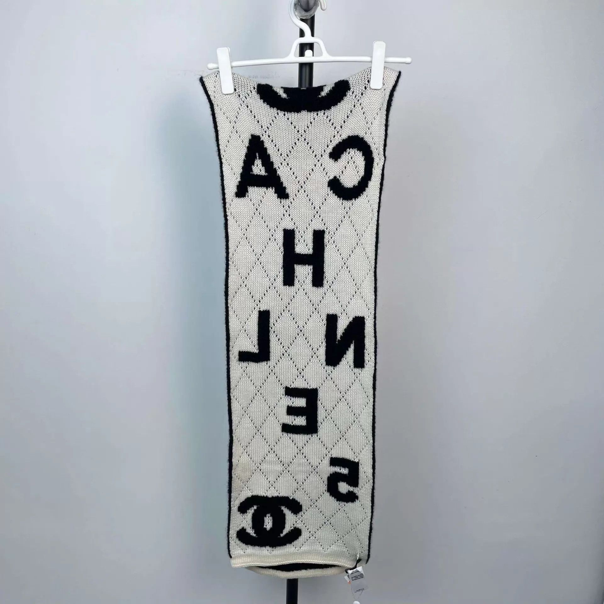 Chanel Chanel 2-sided Logo Scarf 97 New Size ONE SIZE - 5 Thumbnail