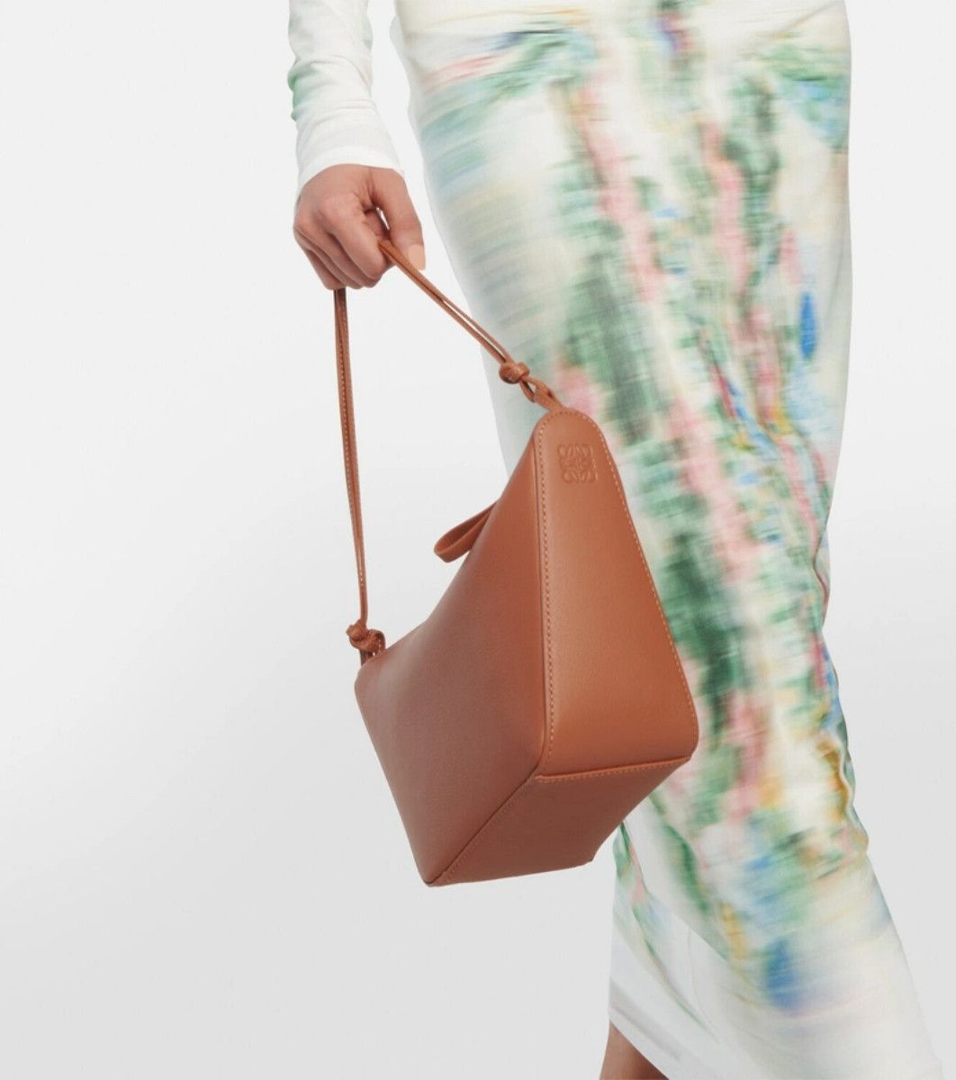 Loewe LOEWE Mini Hammock brown leather hobo shoulder bag Size ONE SIZE - 3 Thumbnail