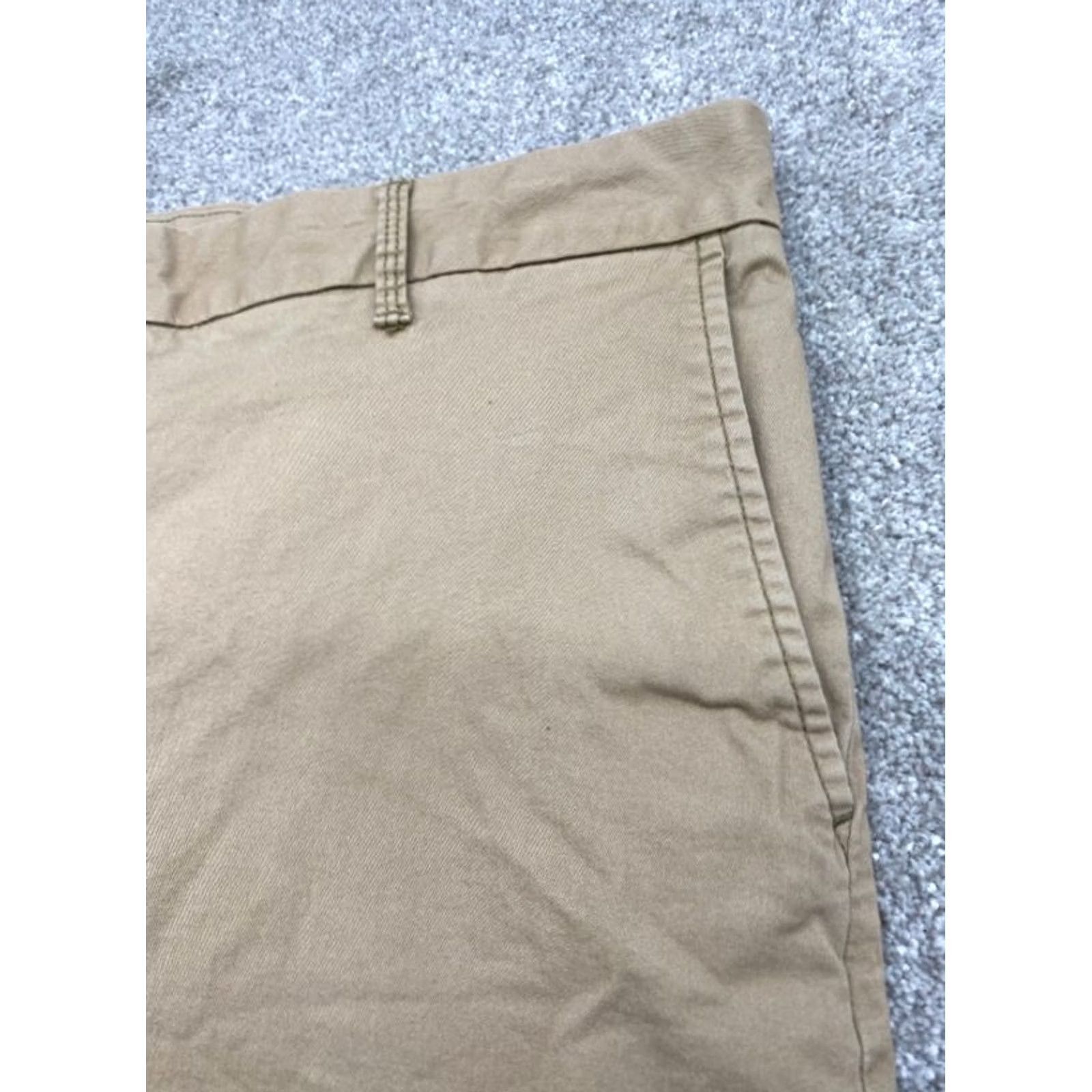 Izod VINTAGE Izod Chino Shorts Men's 40x9 Beige Pockets Stretch Golf 5616 Mens Size US 40 / EU 56 - 3 Thumbnail