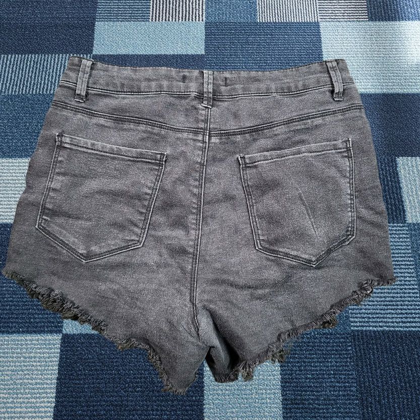 Forever 21 FOREVER 21 ShortS Womens 29 Black Cut-Off High Rise Zip Closure Denim Shorts Dark Wash Jeans Women Vintage No Size 27" / US 4 / IT 40 - 1 Thumbnail