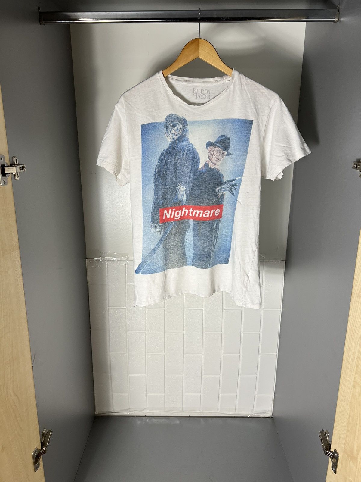 Cartoon Network VINTAGE FREDDY & JASON MOVIE RETRO T-SHIRT SKULL Y2K 90s USA Size US L / EU 52-54 / 3 - 1 Thumbnail