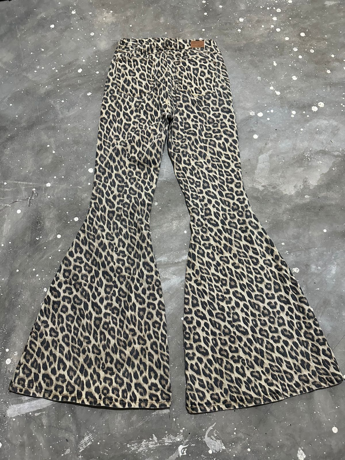 Other Judy Blue Super Flare Leopard Pants Size US 28 / EU 44 - 3 Thumbnail