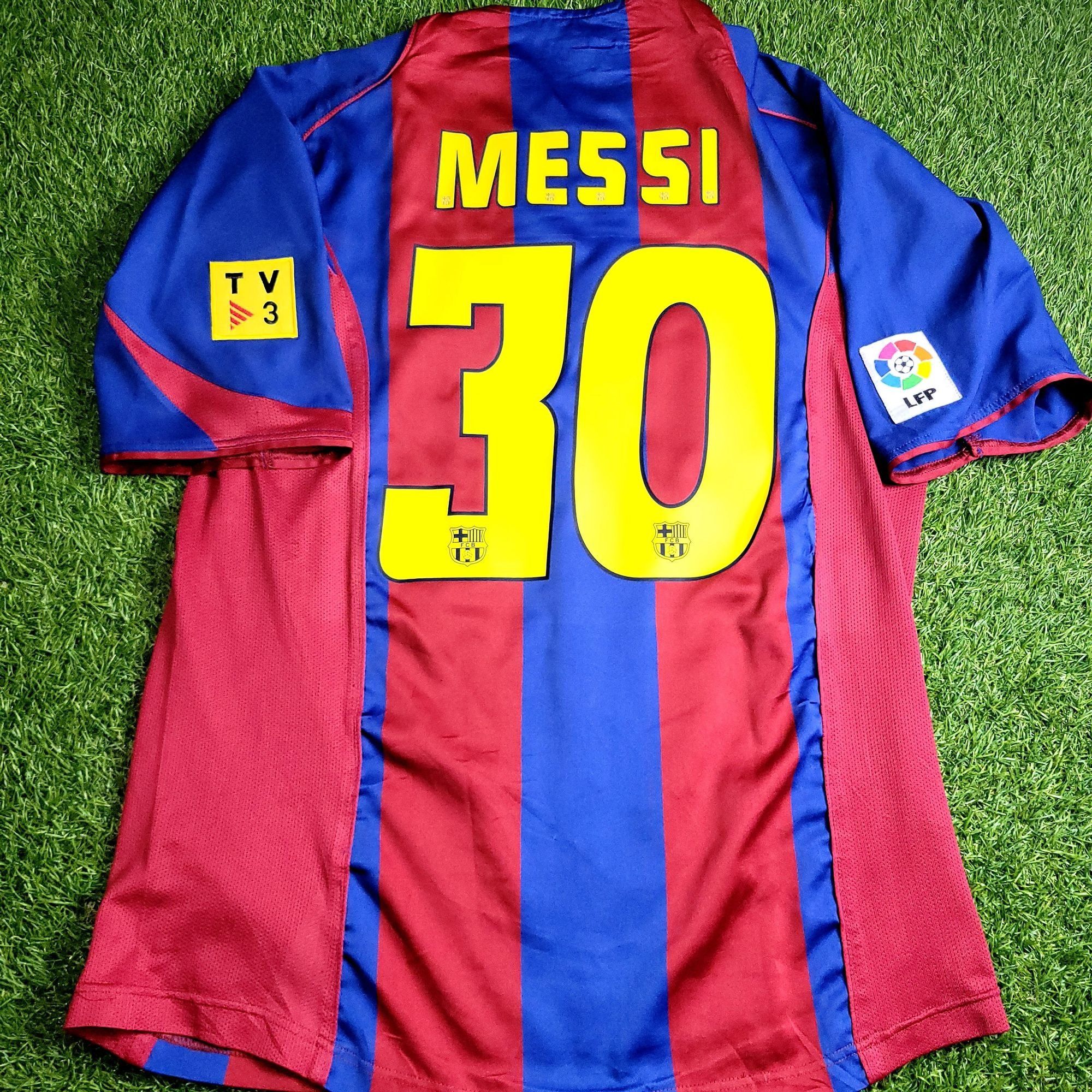 Nike Messi Barcelona DEBUT SEASON 2004 2005 Home Soccer Jersey L Size US L / EU 52-54 / 3 - 1 Thumbnail