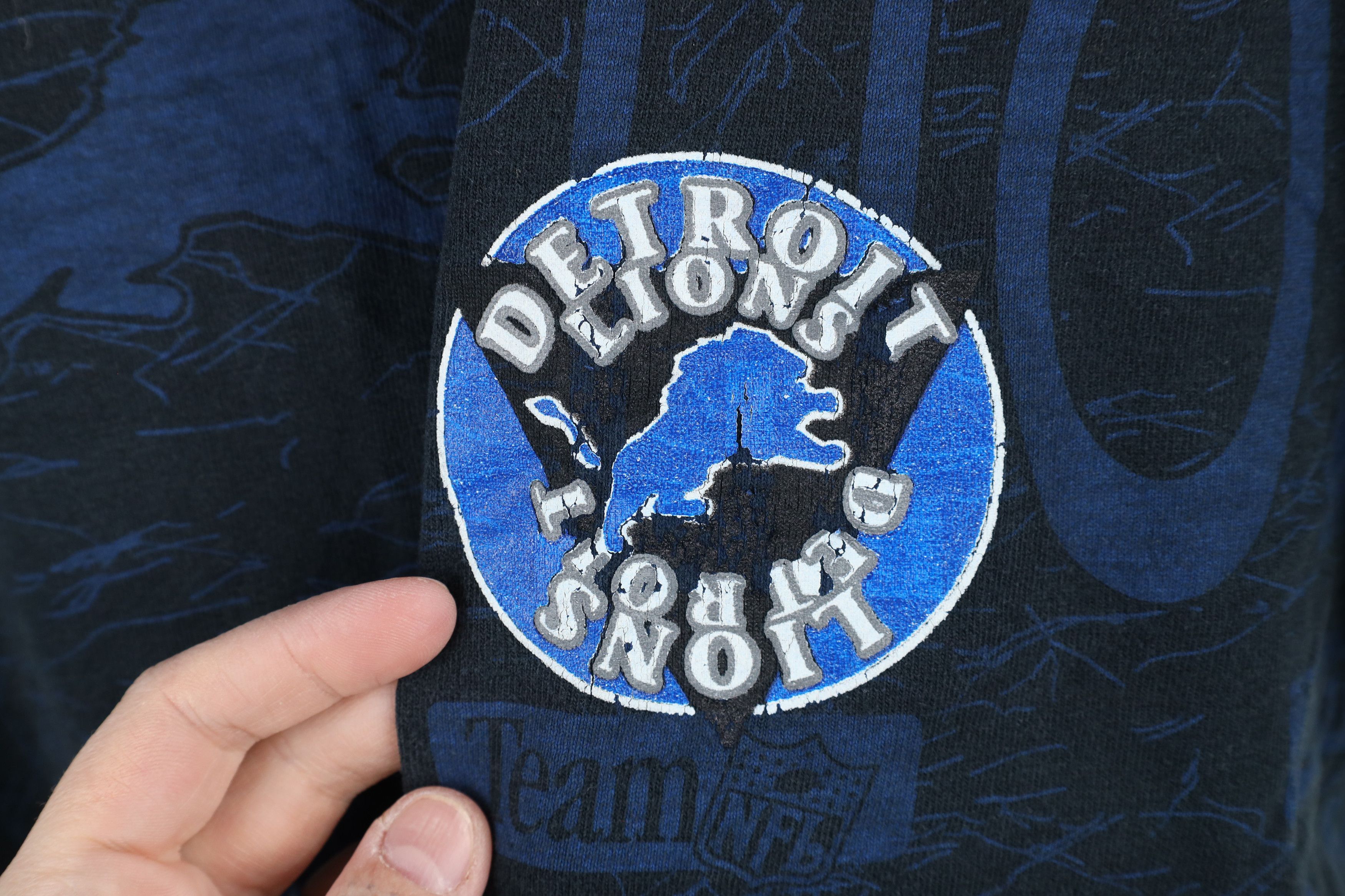 Vintage Vintage 90s Lions Football All Over Print T-Shirt USA Size US XL / EU 56 / 4 - 4 Thumbnail
