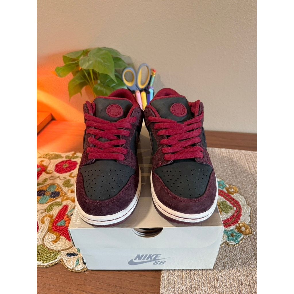Nike Nike SB Dunk Low Riot Skateshop Mahogany Dark Beetroot Red Size US 8 / EU 41 - 3 Thumbnail