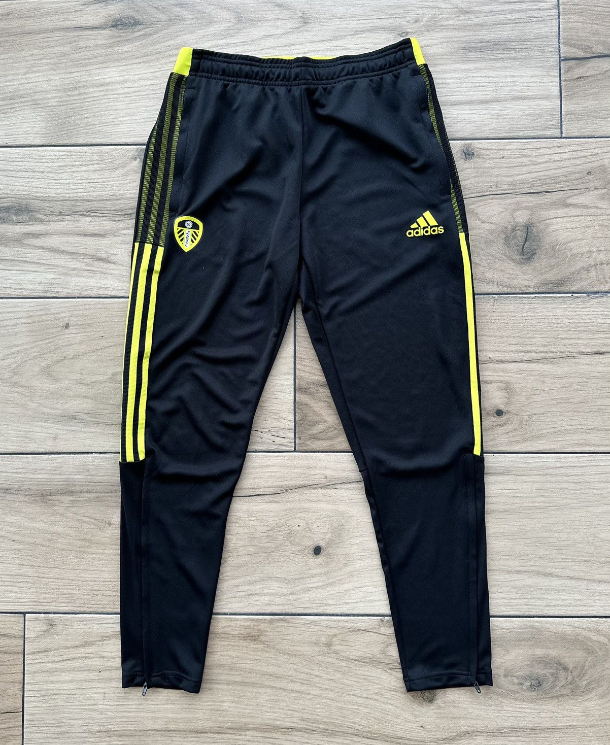 Adidas Leeds United 2021 Player Issue Adidas AeroReady Pants Size M Size US 32 / EU 48 - 1 Thumbnail