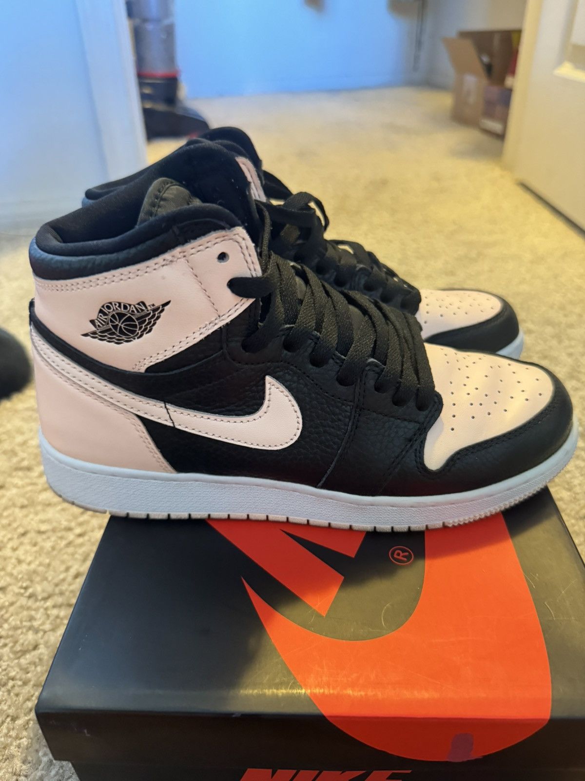 Jordan Brand Jordan 1 Retro High Black Crimson Tint (GS) Size US 6.5 / IT 36.5 - 2 Thumbnail