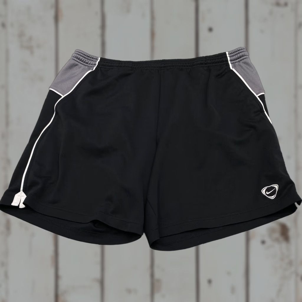 Nike Nike Shorts Men's L Black Gray Pockets Drawstring Elastic Waist Athletic Athleticwear 6559 Size US 34 / EU 50 - 1 Thumbnail