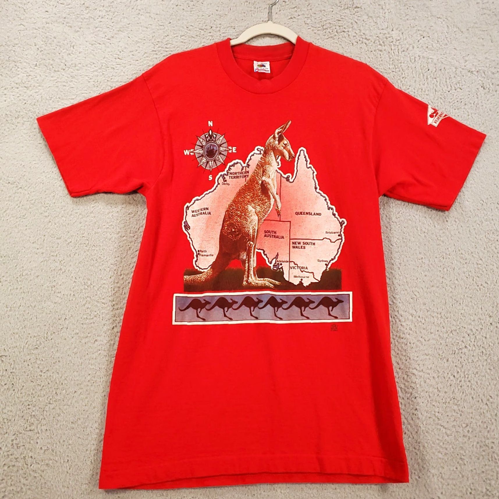 Fruit Of The Loom VINTAGE Fruit of the Loom Kangaroo Shirt Mens L Red 1980s 1989 Australian Map Graphic Print 80s Nature Mens Shirt Regular Size US L / EU 52-54 / 3 - 2 Thumbnail
