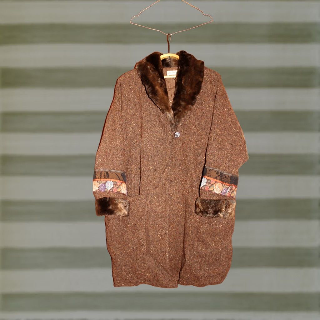 Vintage VINTAGE Bleu Blanc Rouge France 1980s Women Coat Poncho Wool Fur Collar Brown Size 40 Womens Coat Ponycho? Size S / US 4 / IT 40 - 1 Thumbnail
