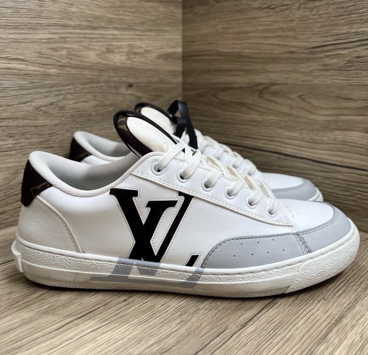 Louis Vuitton Louis Vuitton Charlie Grey & White Sneakers J41 Size US 9.5 / IT 39.5 - 3 Thumbnail