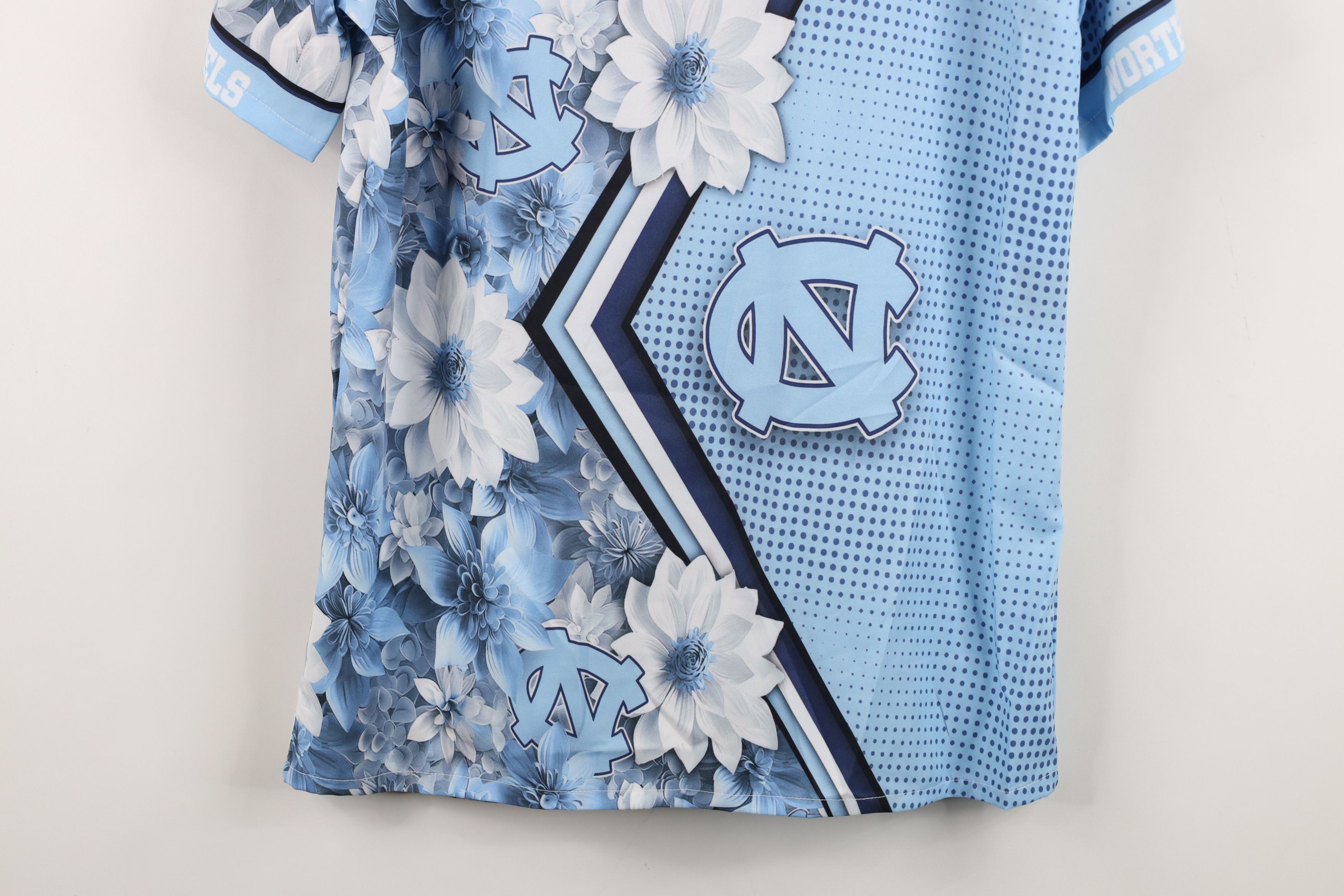 Vintage New Print University of North Carolina Hawaiian Button Shirt Size US S / EU 44-46 / 1 - 15 Thumbnail