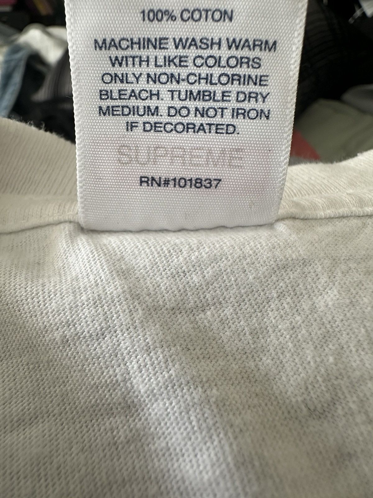 Supreme Supreme play dead T-shirt Size US M / EU 48-50 / 2 - 5 Thumbnail