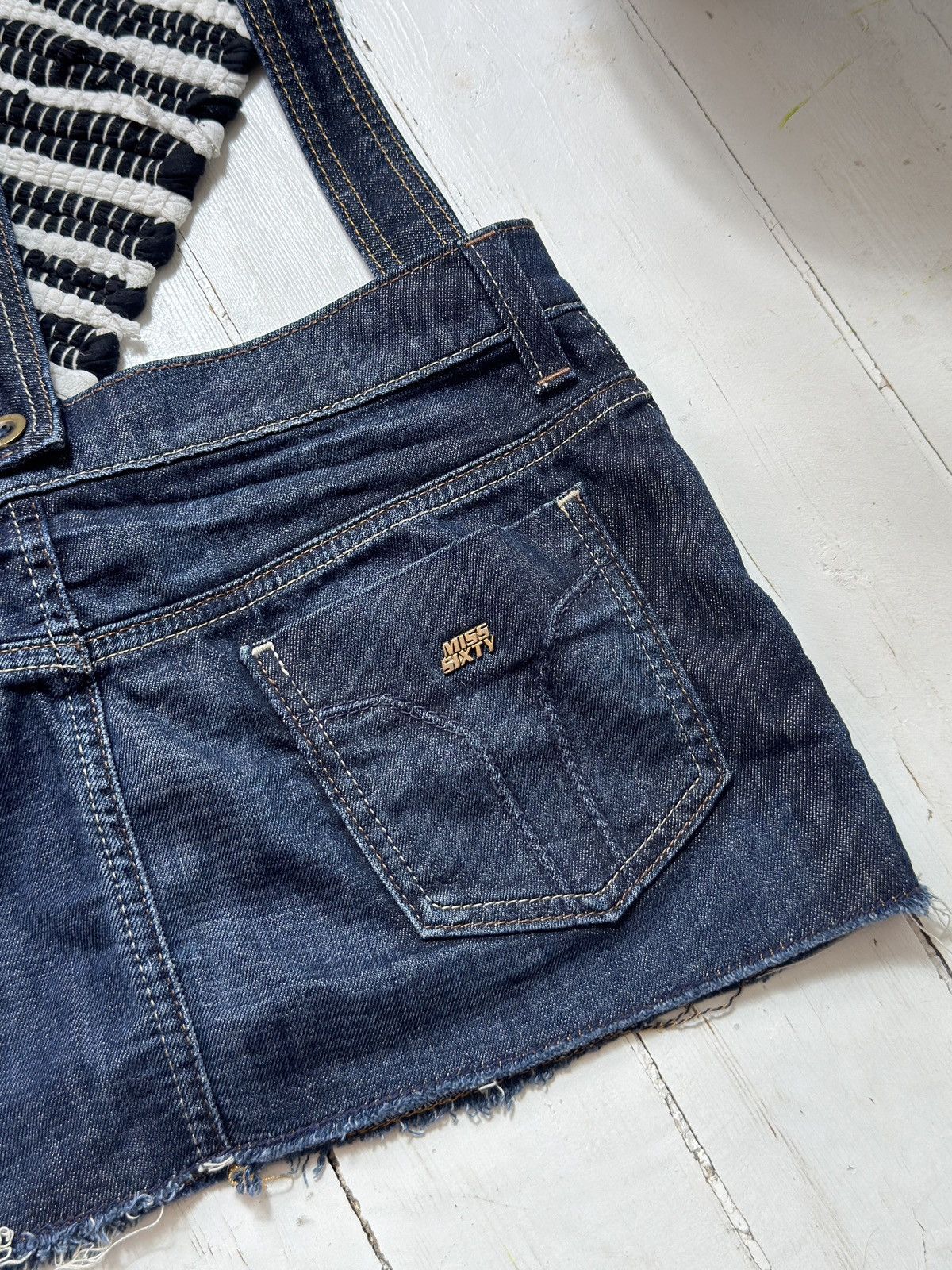 Miss Sixty VINTAGE MISS SIXTY 2000s DENIM MINI SKIRT Size 28" / US 6 / IT 42 - 5 Thumbnail