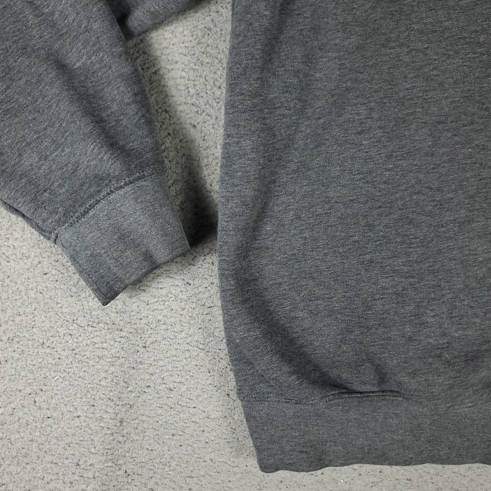 Nike VINTAGE Nike Sweater Mens Medium Gray Nike Sweater Mens Medium Gray Vintage Y2K Small Swoosh Pullover Sweatshirt Size US M / EU 48-50 / 2 - 3 Thumbnail