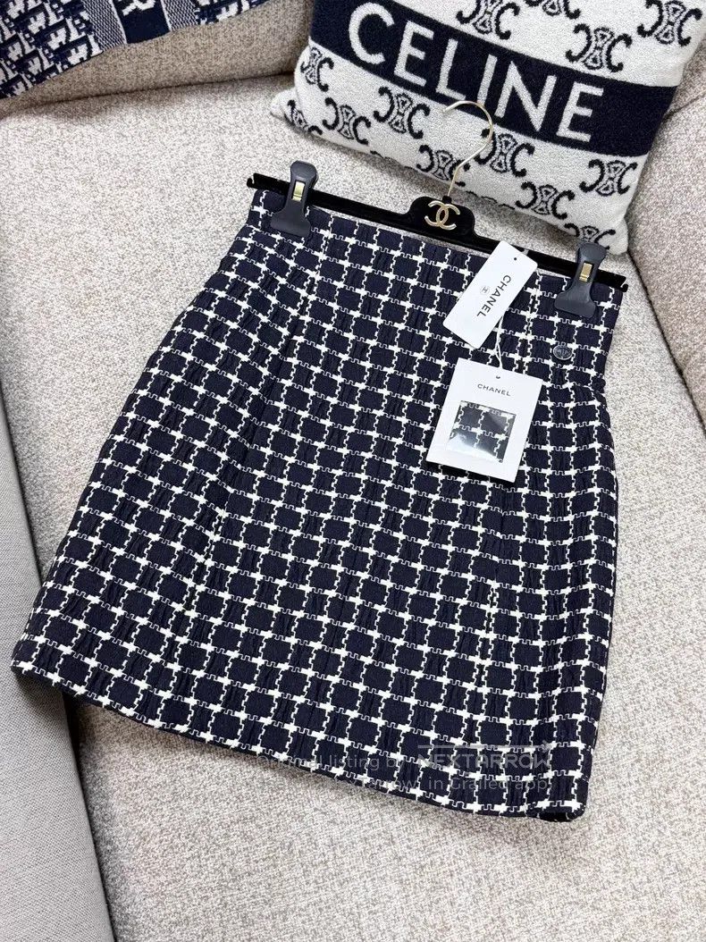 Chanel Chanel Plaid skirt Size 24" / US 00 / IT 34 - 2 Thumbnail