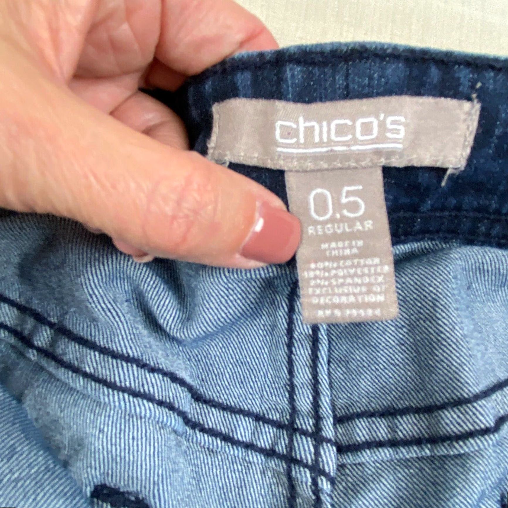 Vintage Chico's Women's Straight Jeans 6 Regular Mid Rise Dark Blue Embellished Stretch Size 28" / US 6 / IT 42 - 4 Thumbnail