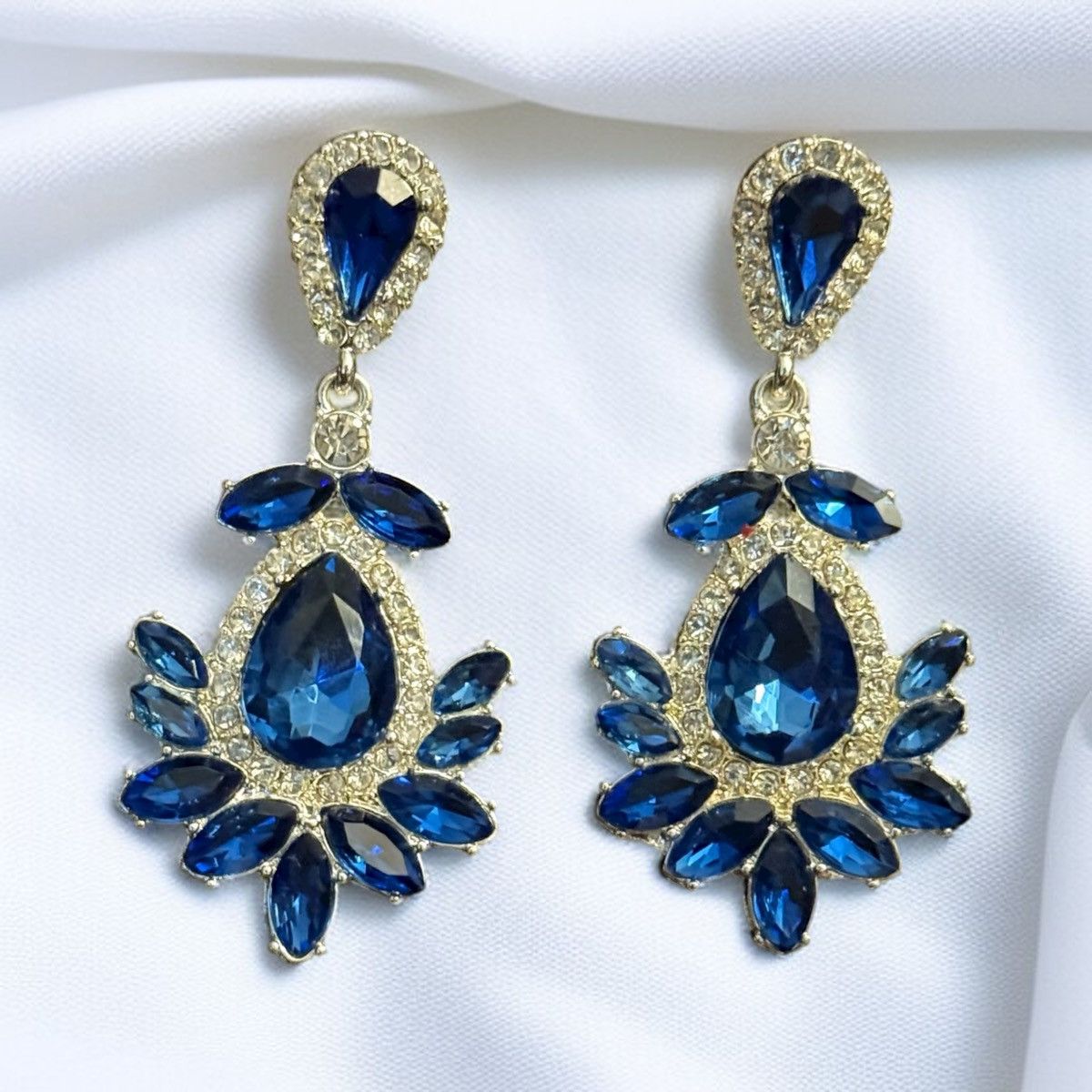 Other Silver tone blue rhinestone chandelier earrings Size ONE SIZE - 1 Thumbnail