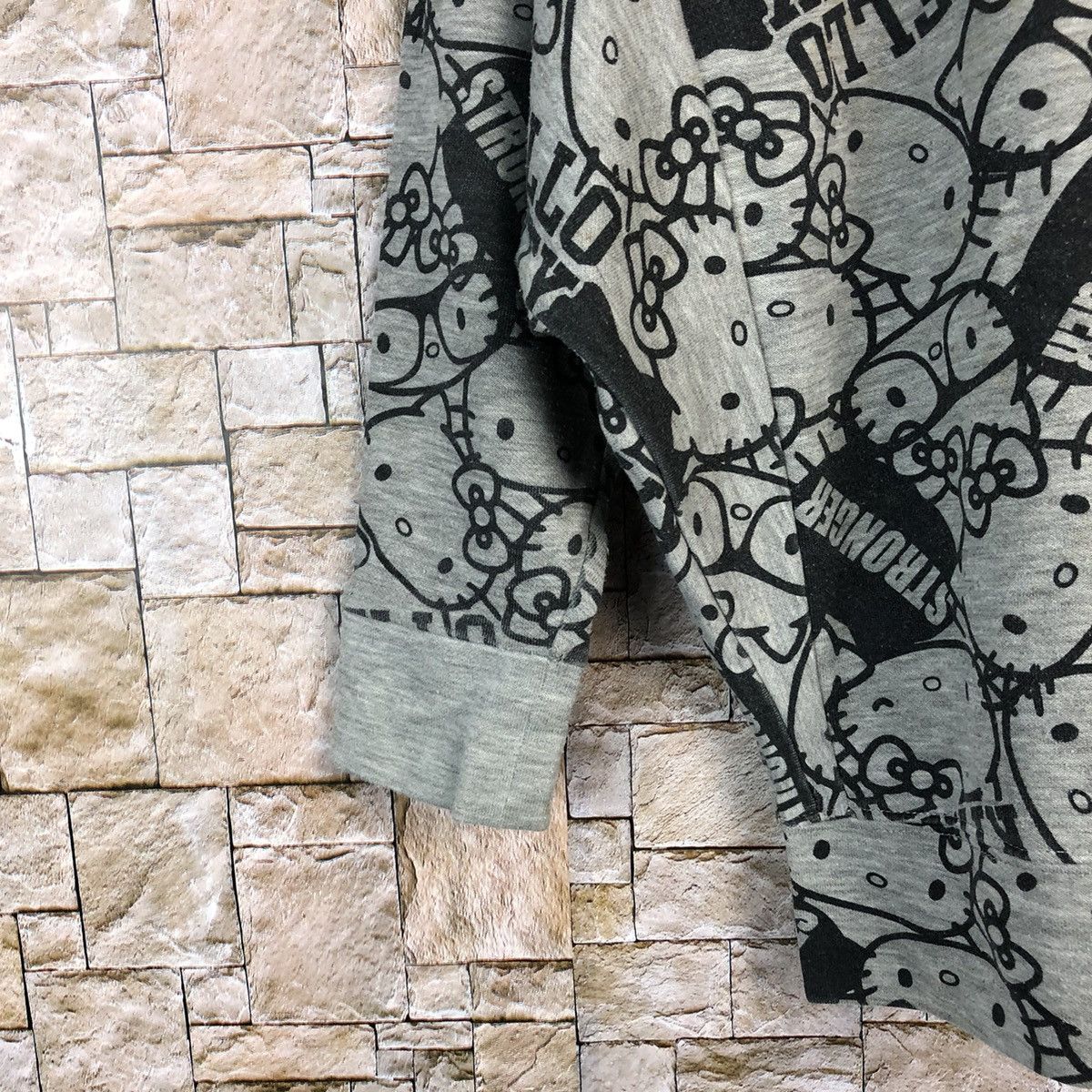 Anime × Japanese Brand Hello Kitty Grey Sweatshirt #A707 Size US M / EU 48-50 / 2 - 7 Thumbnail