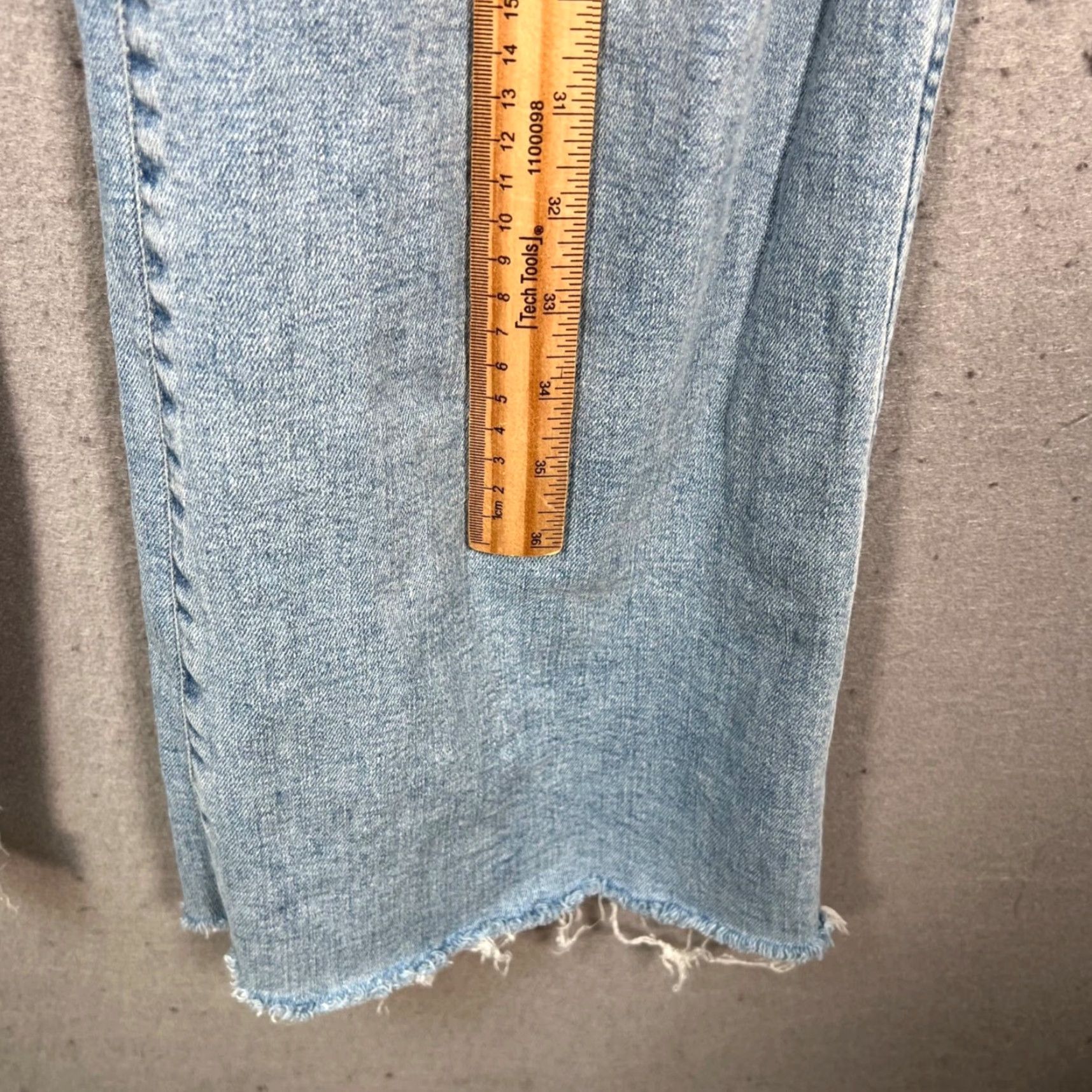 Madewell Madewell Jeans 11" High Rise Flare Light Wash Distressed Hem Womens Size 30 Jeans Size 30" / US 8 / IT 44 - 7 Thumbnail