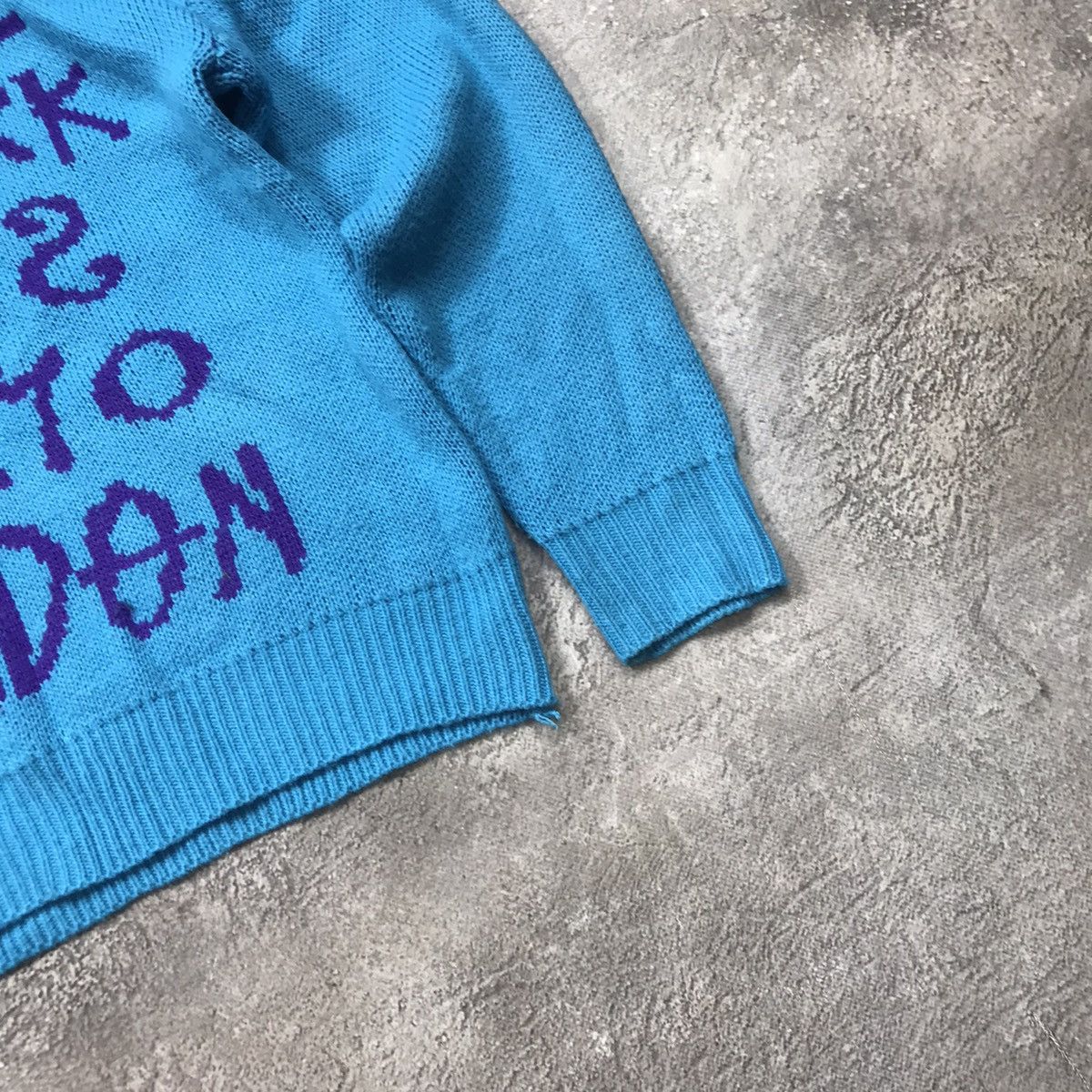 Vintage Vintage Y2K Graphic Sweater Seoul New York Paris Tokyo Londo Size US S / EU 44-46 / 1 - 5 Thumbnail