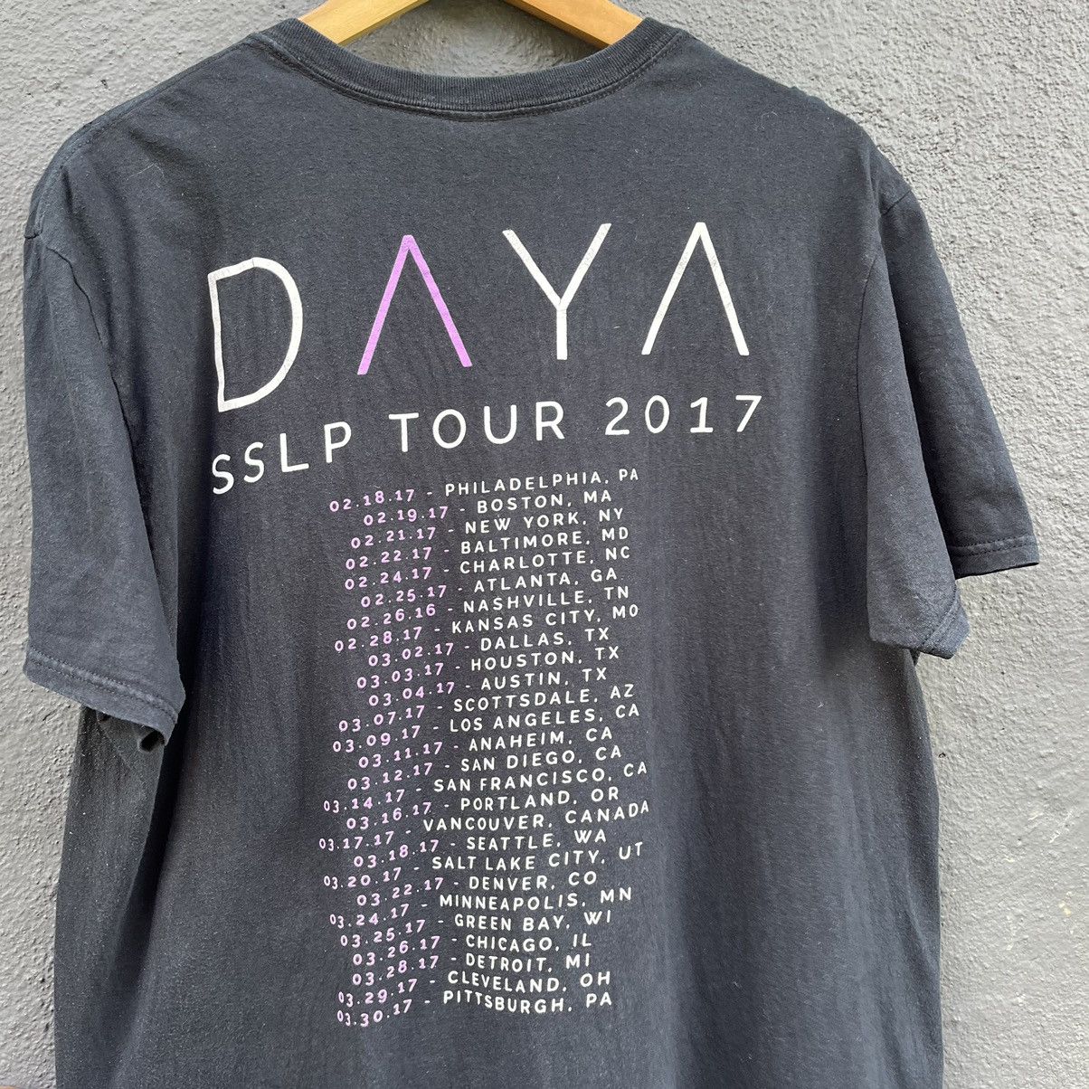 Band Tees Thrashed faded DAYA tour band tee Size US L / EU 52-54 / 3 - 7 Thumbnail