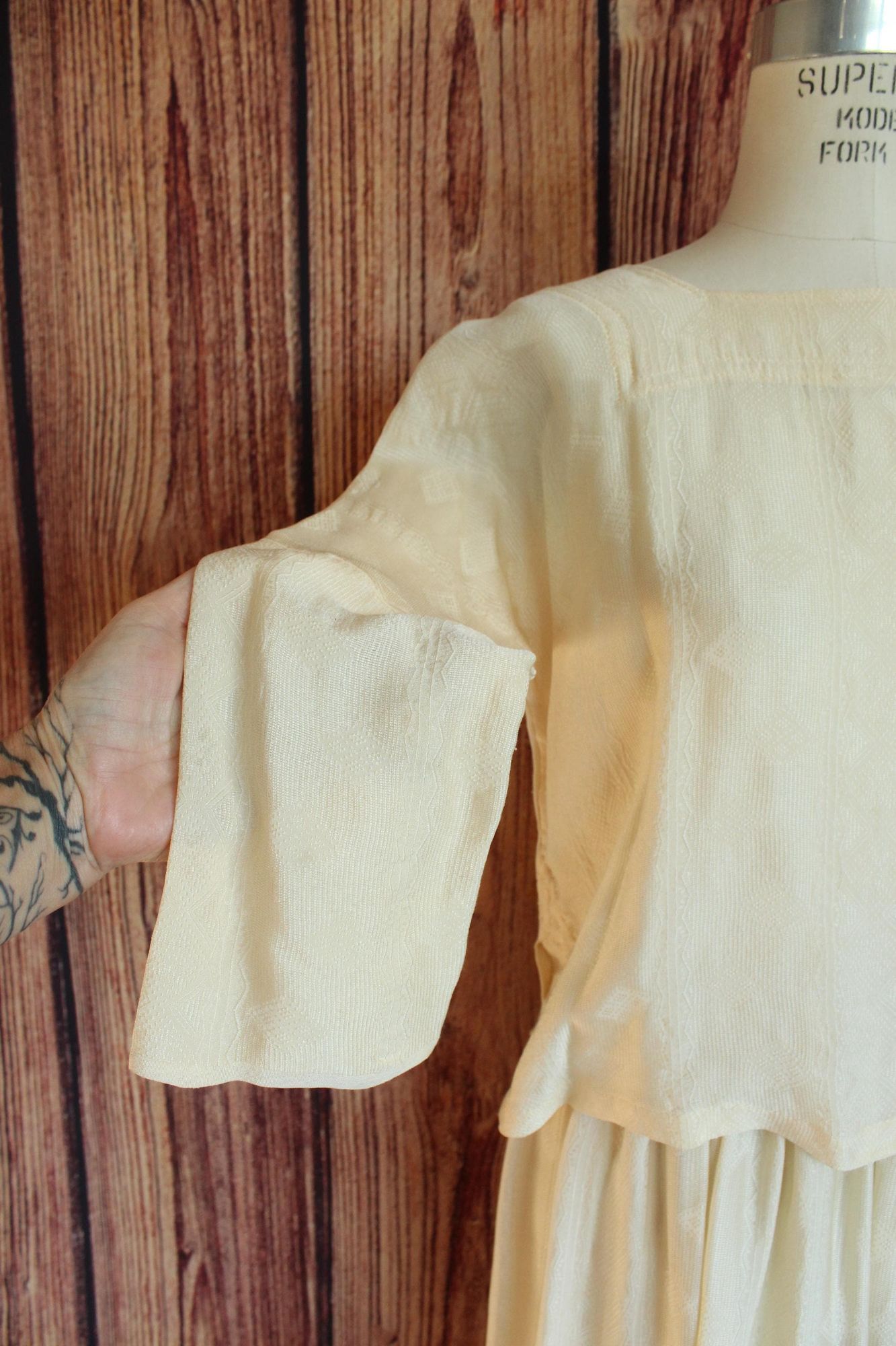 Vintage Vintage 1960s Blouse and Skirt, Ivory Silk Separates, Square Size S / US 4 / IT 40 - 6 Thumbnail