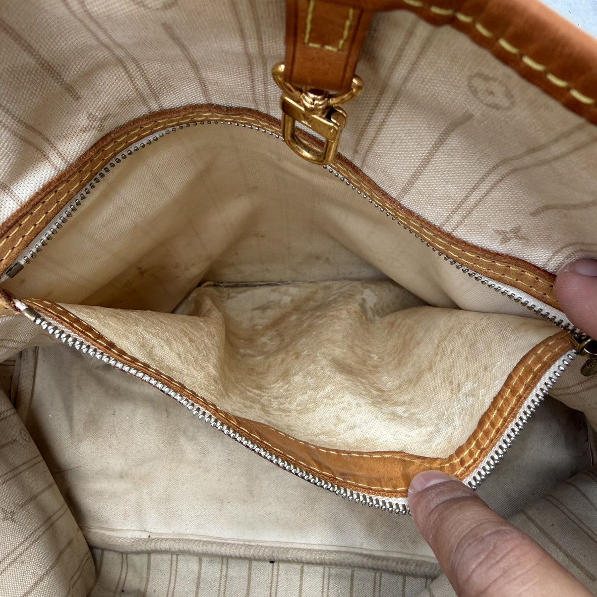 Louis Vuitton Louis Vuitton Neverfull MM in Damier Azur Tote Size ONE SIZE - 9 Thumbnail