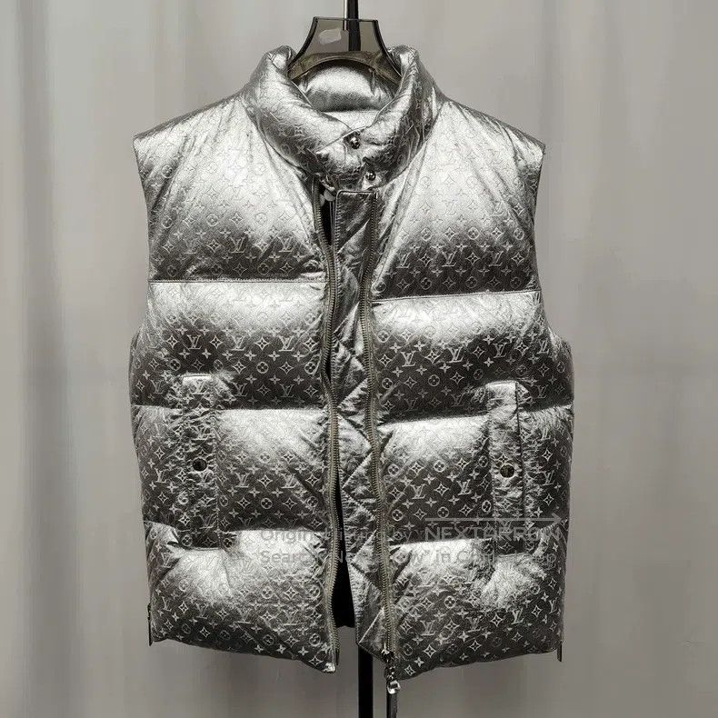 Other Louis Vuitton Silver full print down vest Size XS / US 0-2 / IT 36-38 - 1 Thumbnail