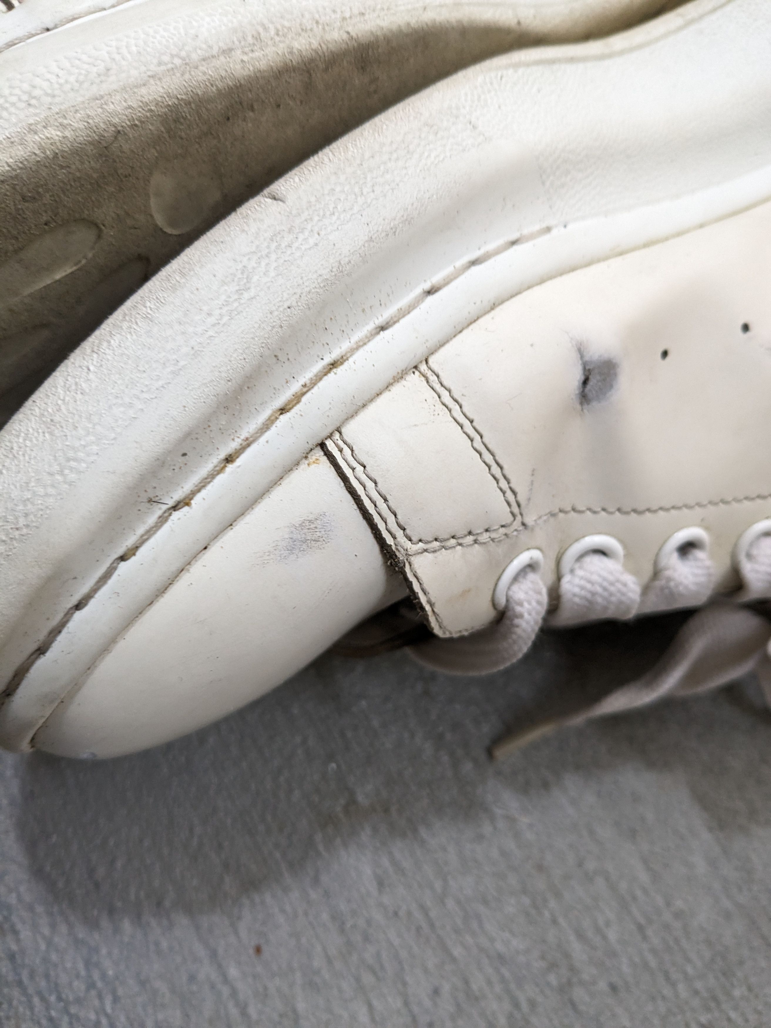 Alexander McQueen Alexander Mcqueen Oversized Larry Sneakers 11 44 White Size US 11 / EU 44 - 13 Thumbnail