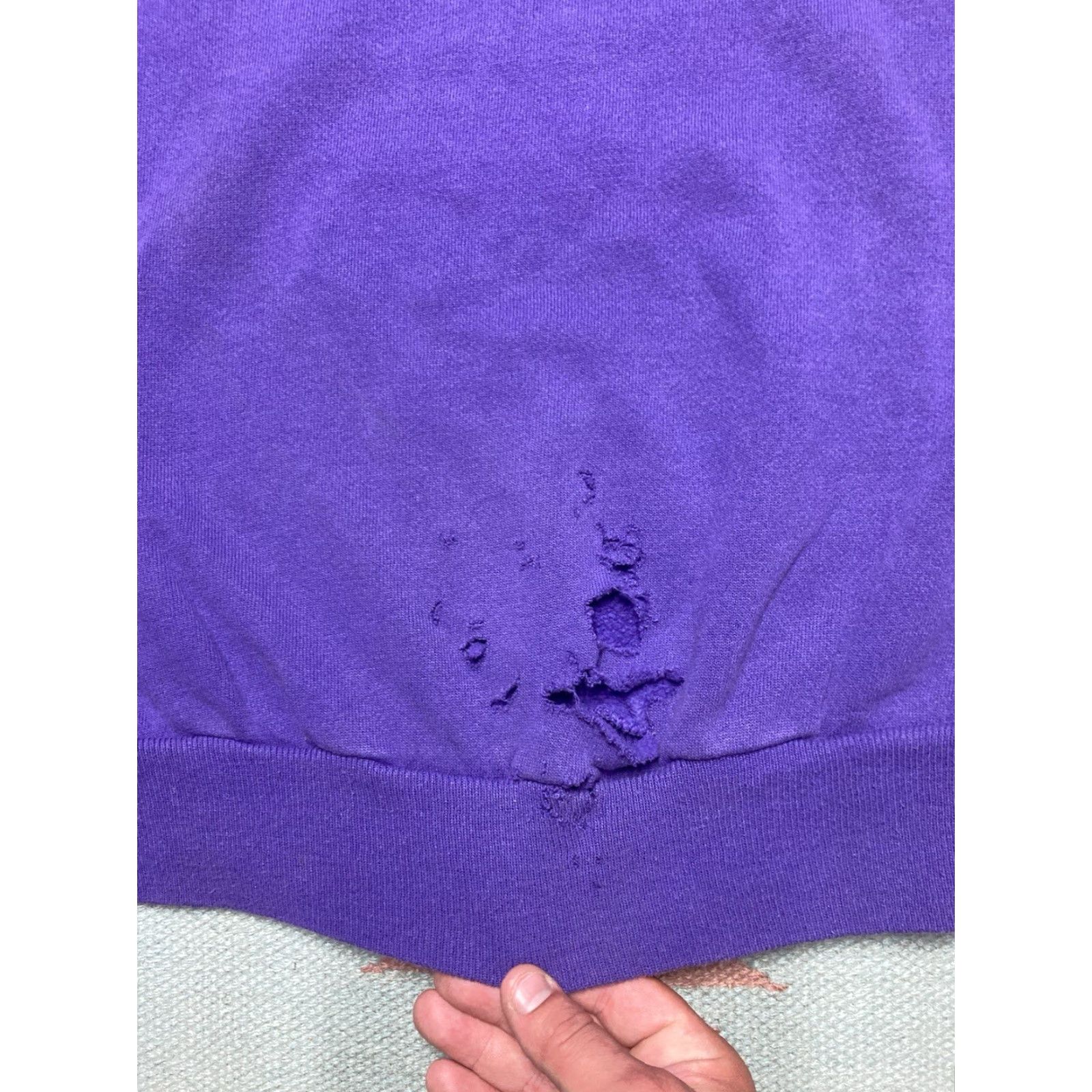 Hanes VINTAGE 80s Hanes Sweatshirt Purple Crewneck Large Men Pullover Distressed Pannill Mockups not sure Size US L / EU 52-54 / 3 - 2 Thumbnail