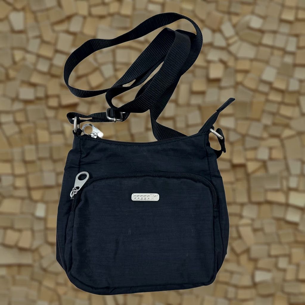 baggallini black travel bag crossbody Anti-Theft Activity Vertical orientation makes this a smart choice for airport days—stowing your ticket Baggallini Nolita Convertible Hobo
