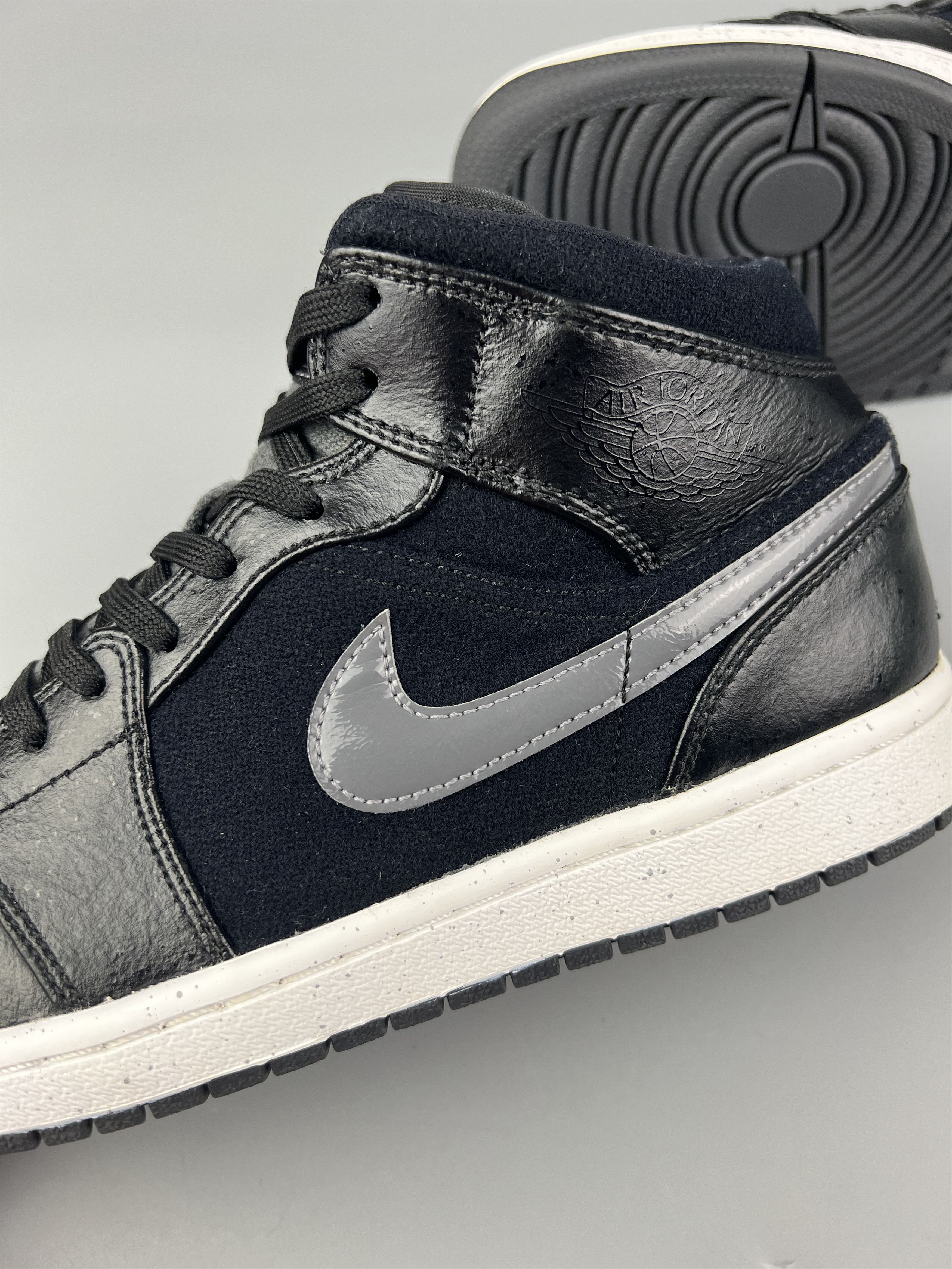 Jordan Brand 2016 Jordan 1 High Top Basketball Shoes Size US 8 / EU 41 - 6 Thumbnail