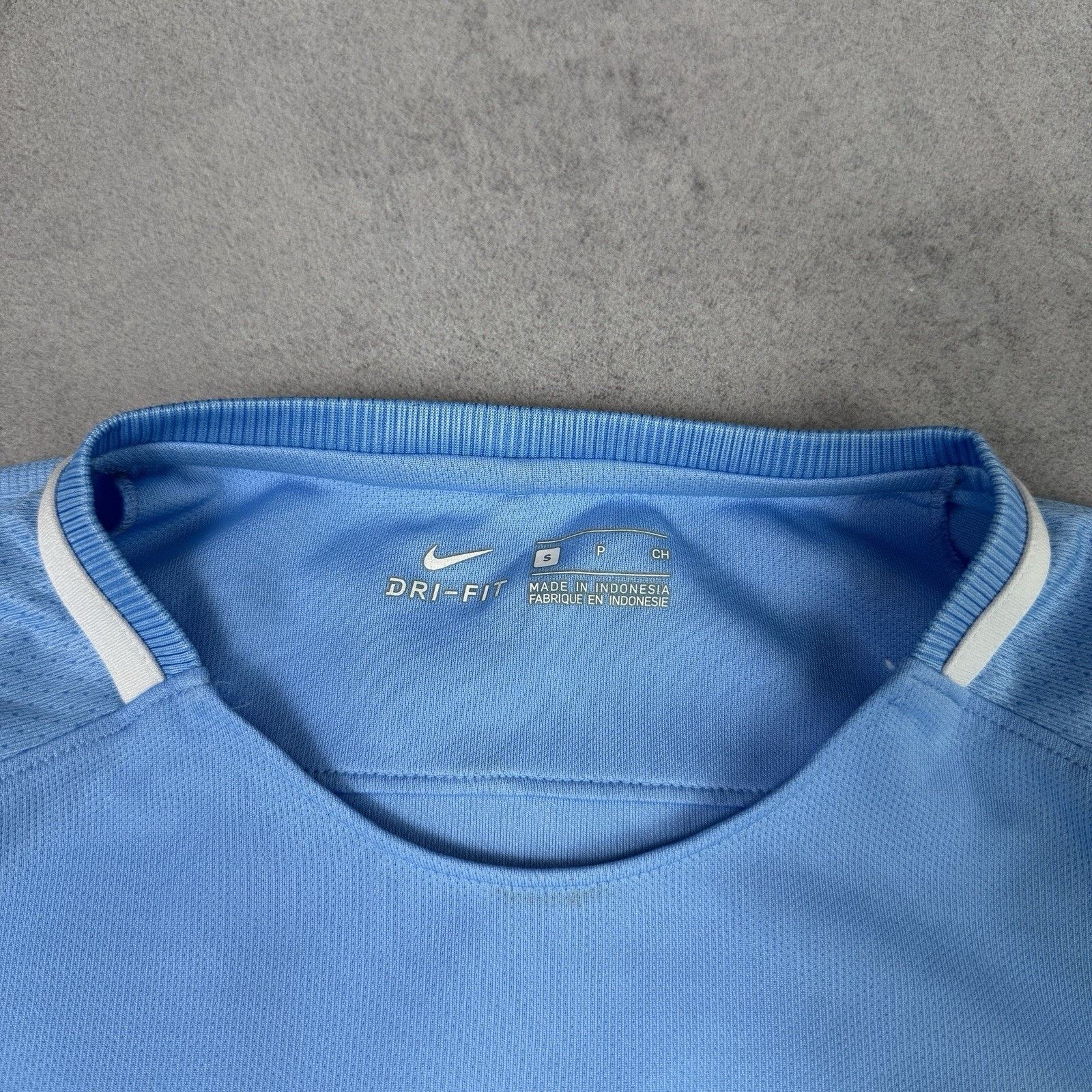 Nike Manchester City Nike 2017 2018 #17 De Bruyne Soccer Jersey Size US S / EU 44-46 / 1 - 5 Thumbnail