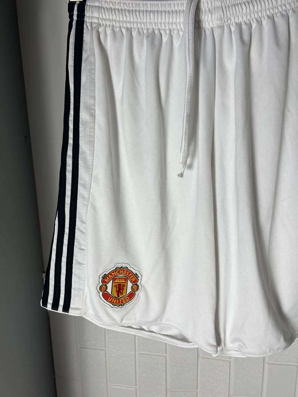 Adidas VINTAGE ADIDAS FC MANCHESTER UNITED SOCCER SHORTS RETRO Y2K Size US M / EU 48-50 / 2 - 2 Thumbnail