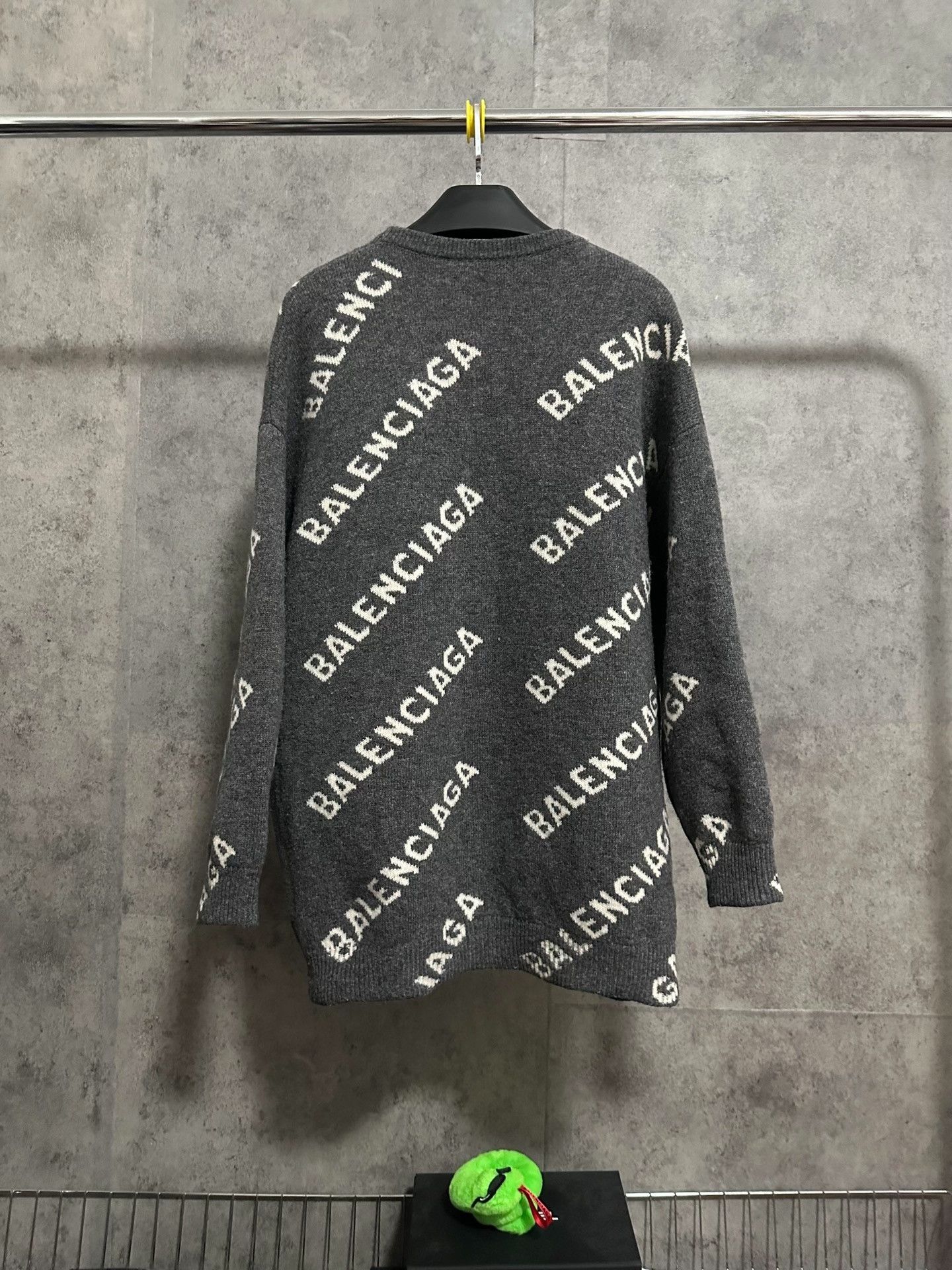 Balenciaga Balenciaga All-Over Logo Knit Sweater Size US L / EU 52-54 / 3 - 4 Thumbnail