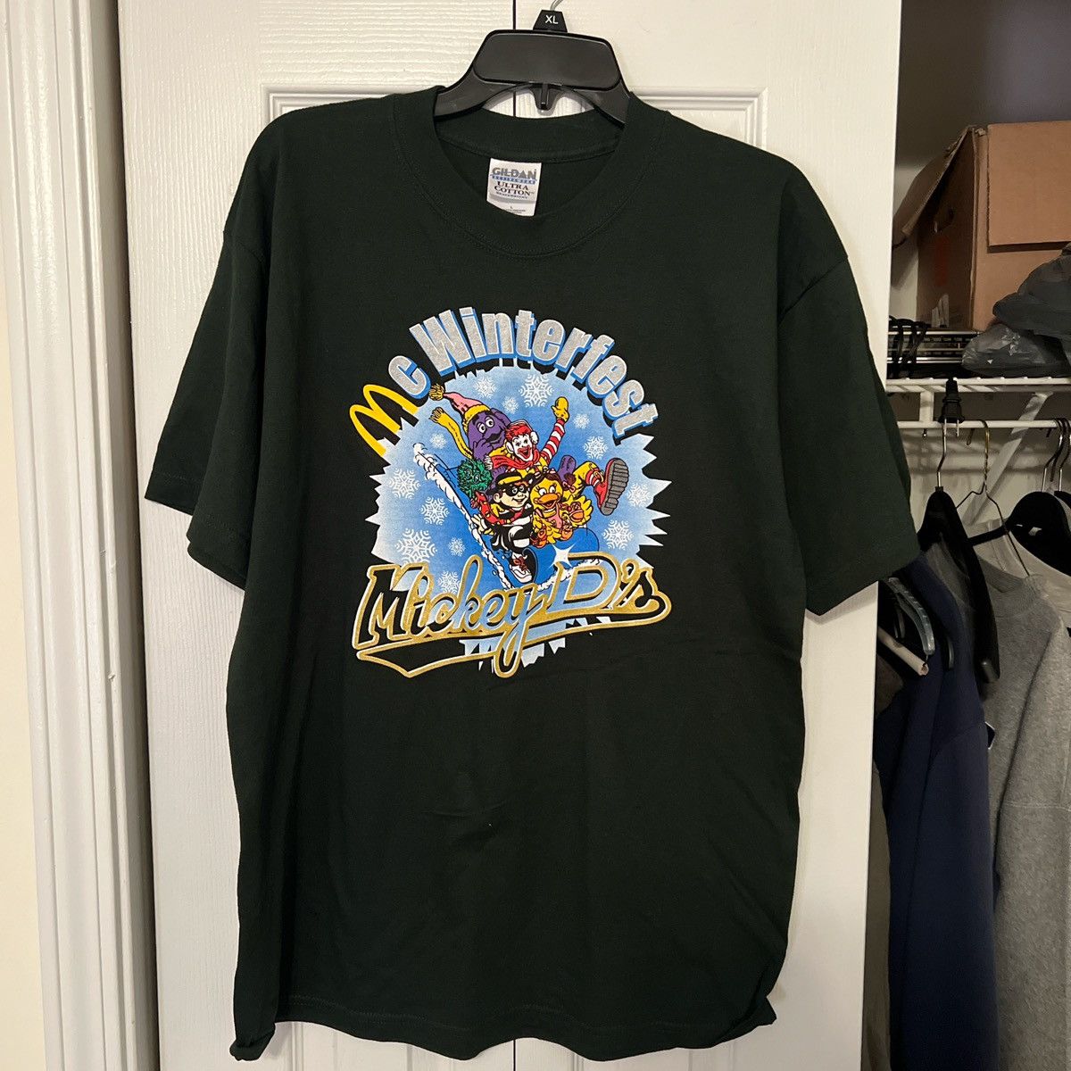 Gildan Vintage 90s green McDonalds Winterfest T-shirt Size US L / EU 52-54 / 3 - 1 Thumbnail