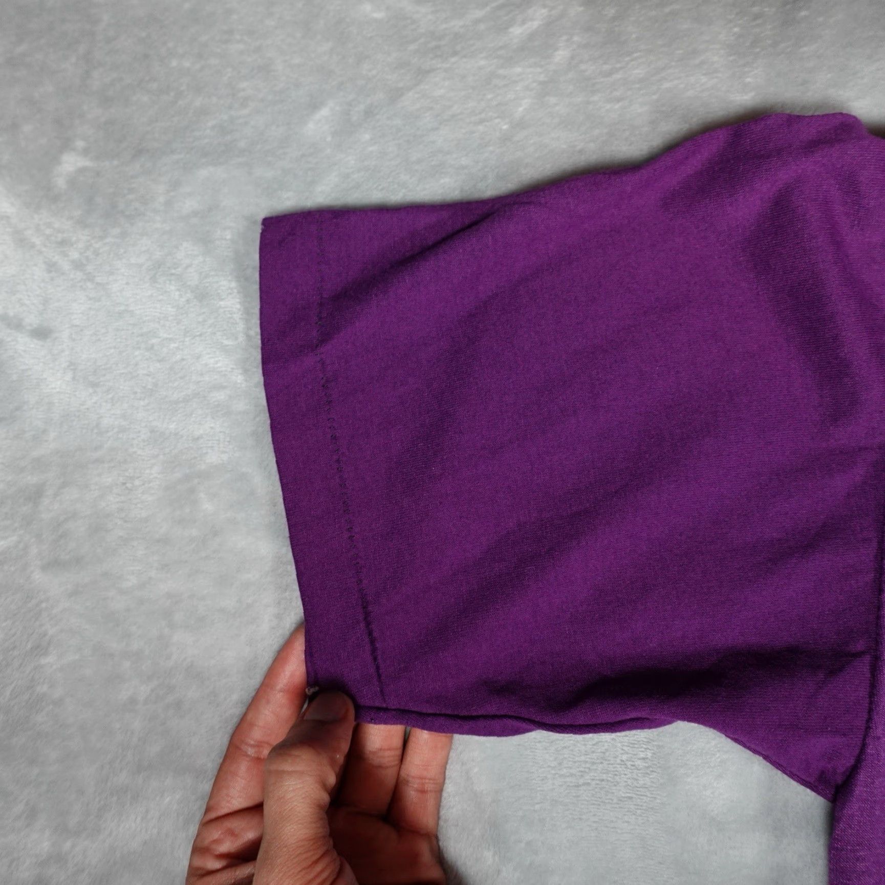Vintage VINTAGE Broadway Atrium New York T Shirt Mens L Slim Fit Purple 80s Size US L / EU 52-54 / 3 - 5 Thumbnail