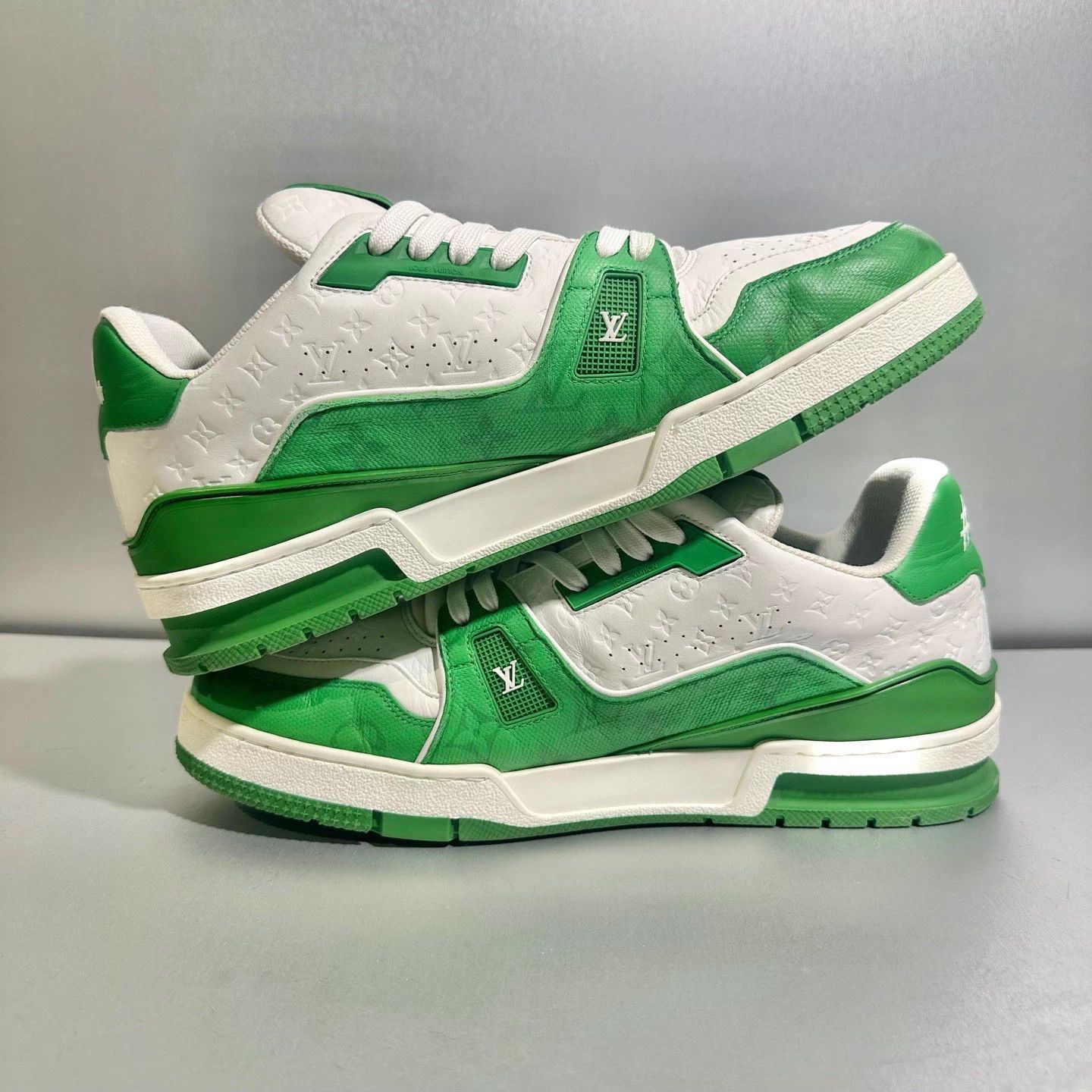 Louis Vuitton Louis Vuitton Trainer White/Green Embossed Print 9/43 Mint Size US 9 / EU 42 - 4 Thumbnail