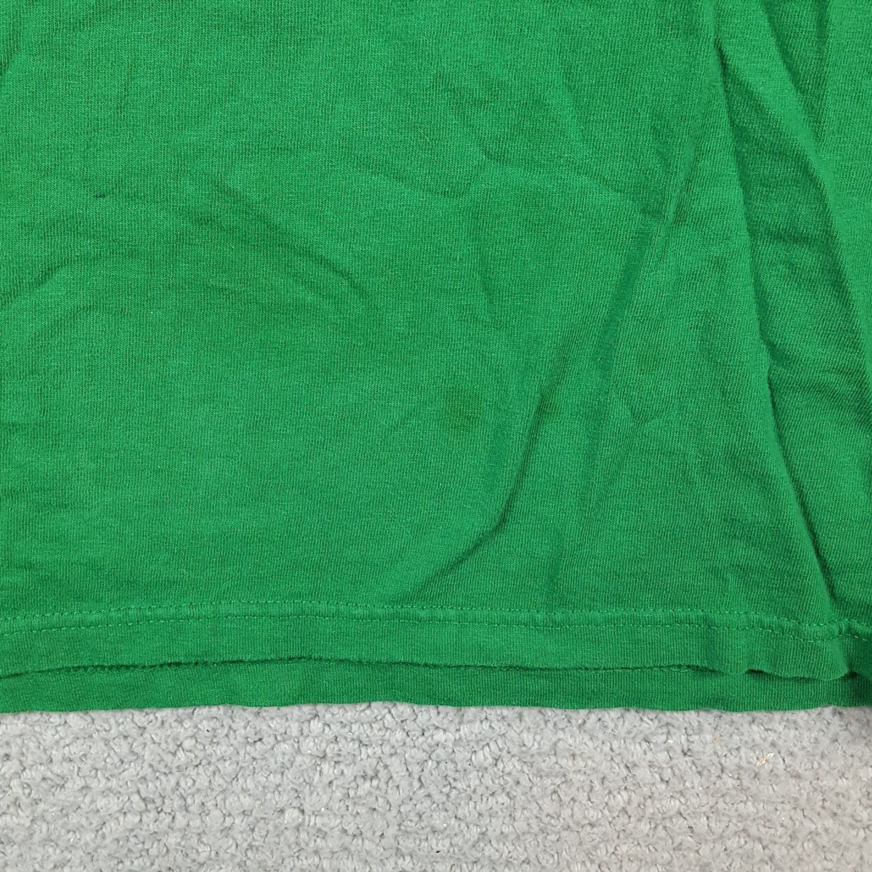 Delta VINTAGE Delta Men's T-Shirt Short Sleeve Crew Neck Green 90s Christmas Funny Retro Movie Xmas Size US L / EU 52-54 / 3 - 3 Thumbnail