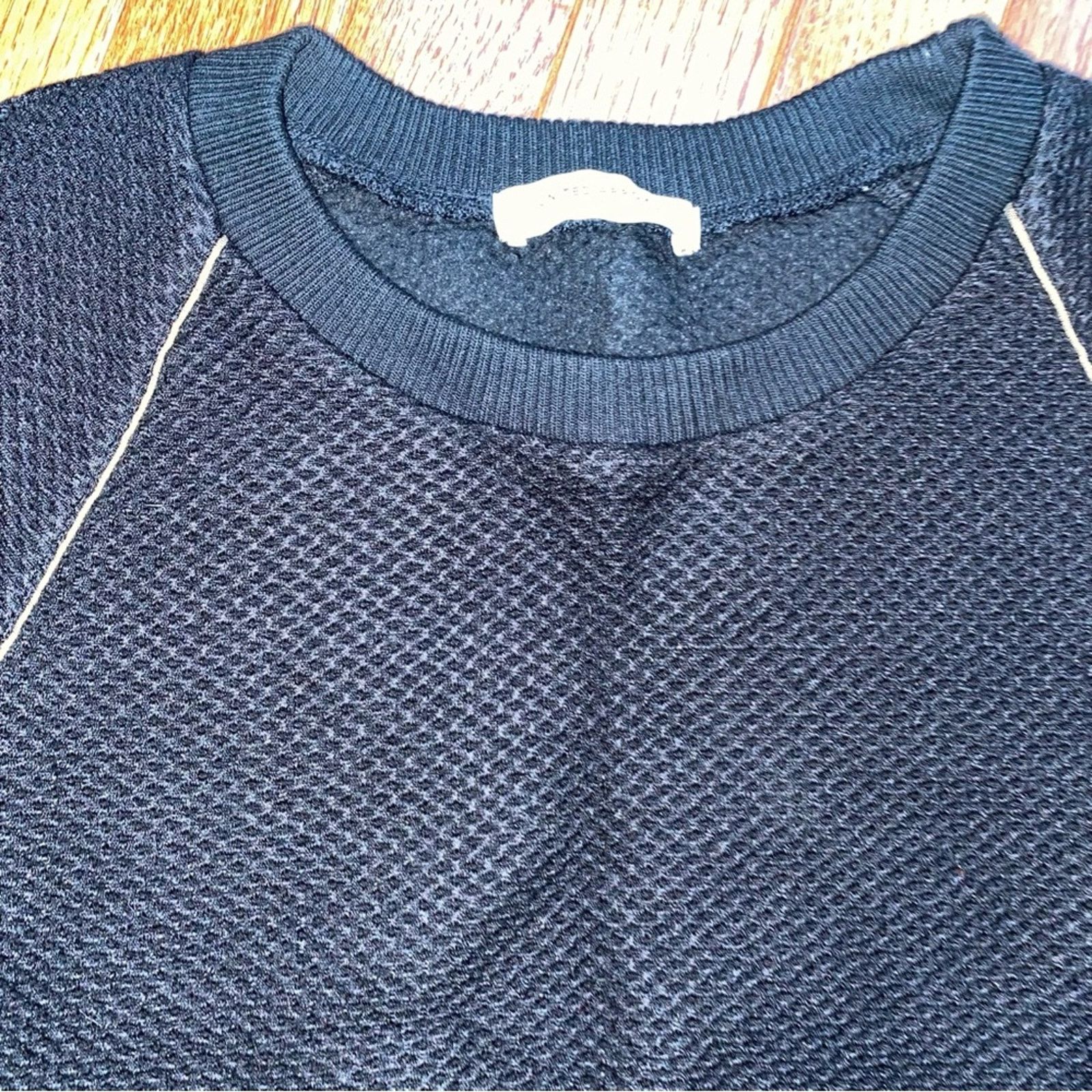 United Arrows UNITED ARROWS Tokyo $189 Textured Black Crewneck Gold Trim S Size S / US 4 / IT 40 - 5 Thumbnail