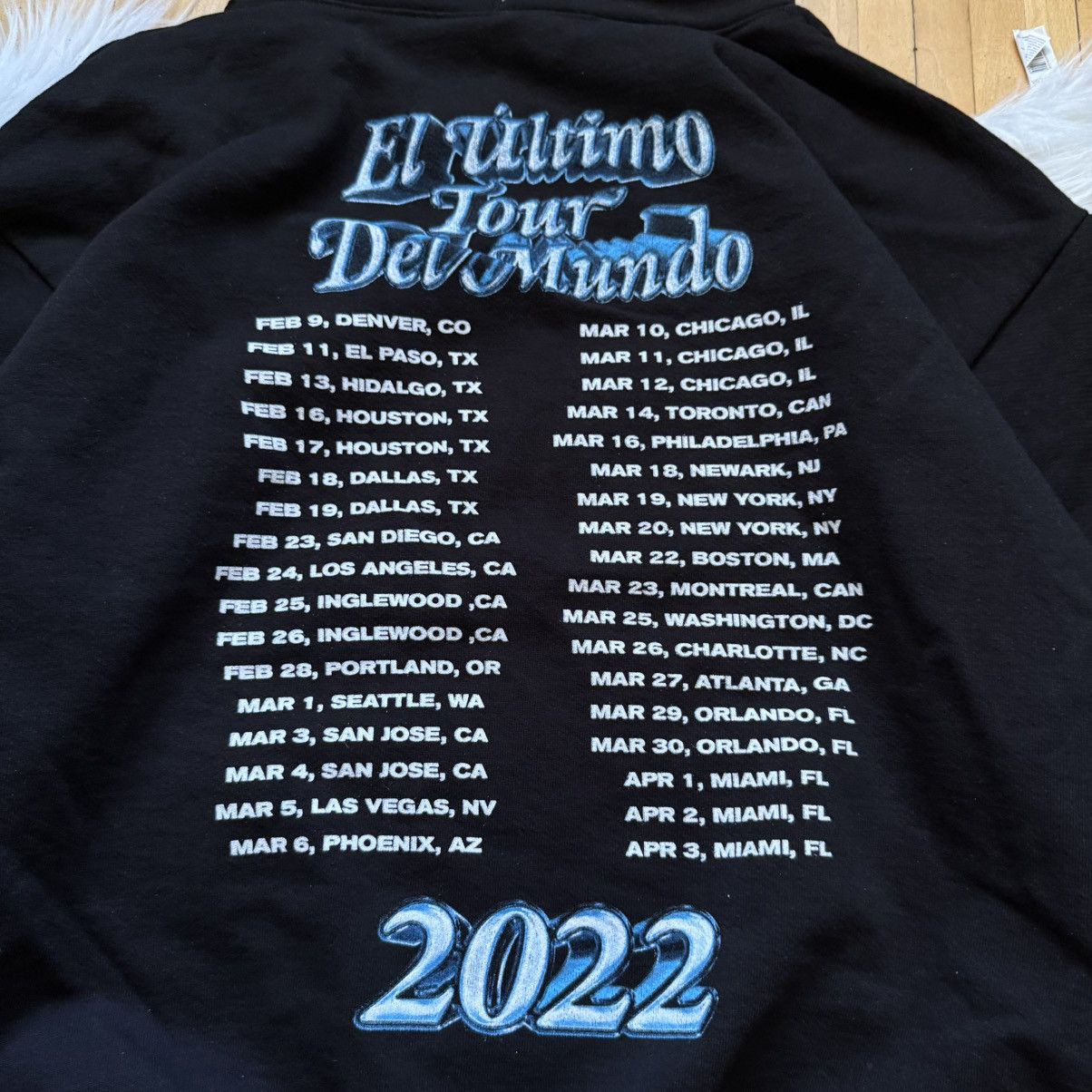 Band Tees 📌 Bad Bunny El Ultimo Tour Del Mundo Oversized Hoodie Size US XL / EU 56 / 4 - 8 Thumbnail